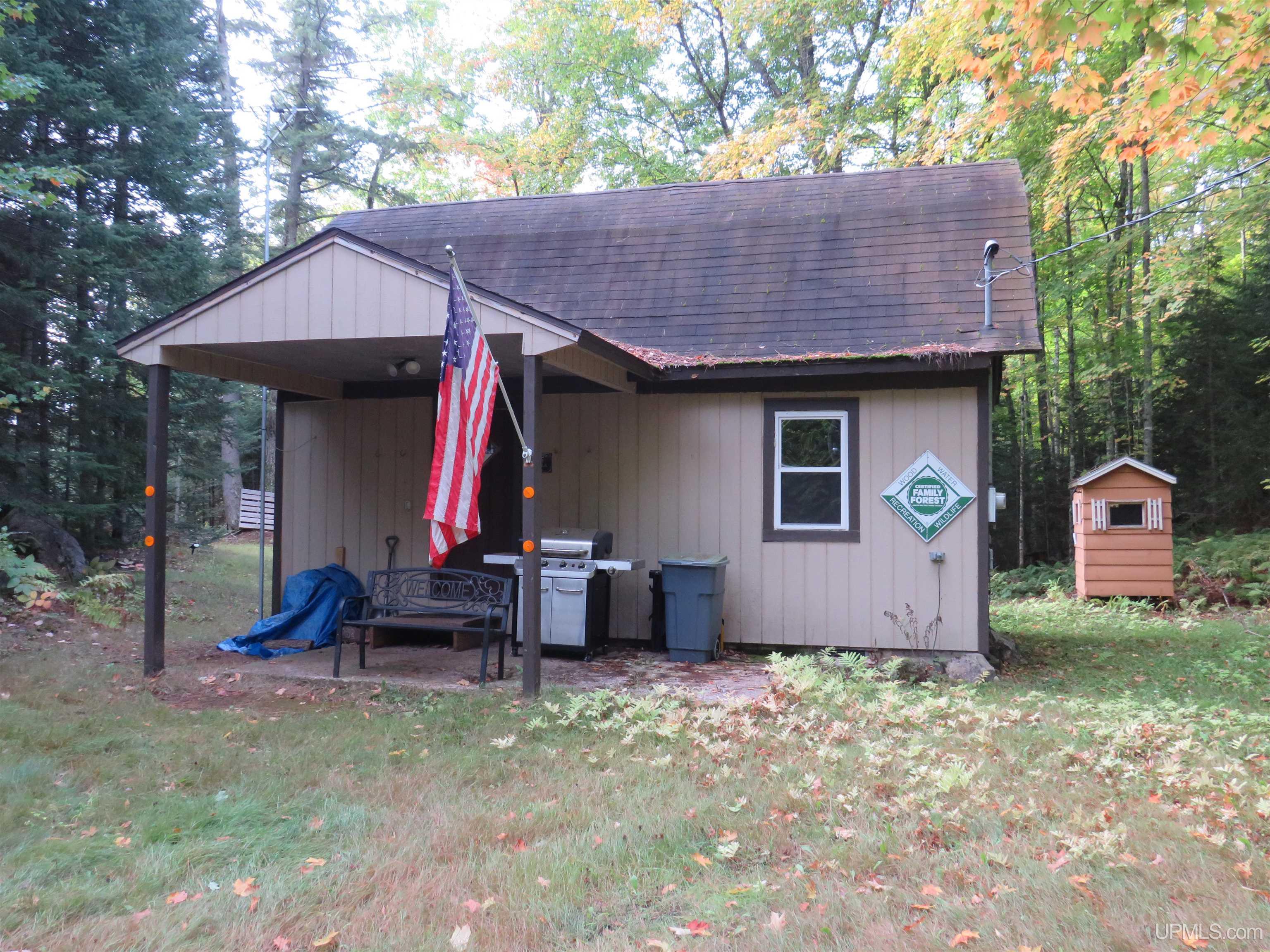 2774 Chief Lake Road — photo
