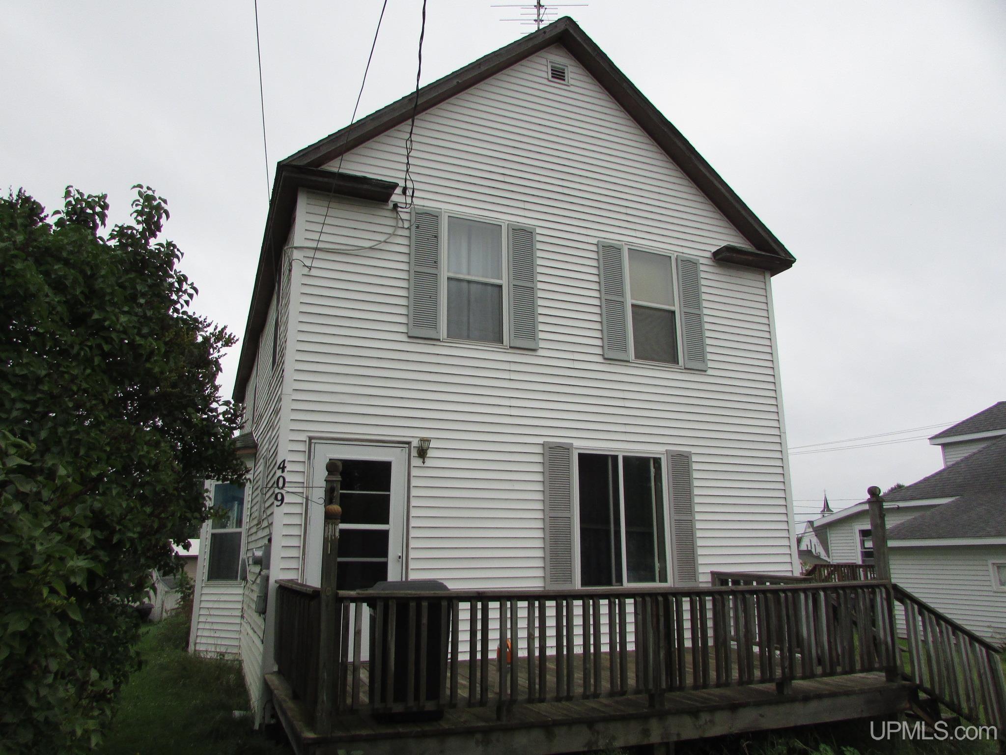 409 Lyons Street — photo