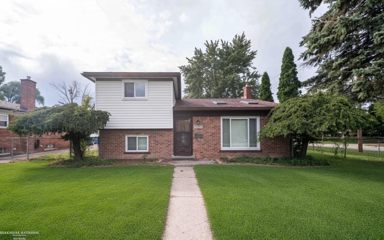 23937 Thomas Street — photo