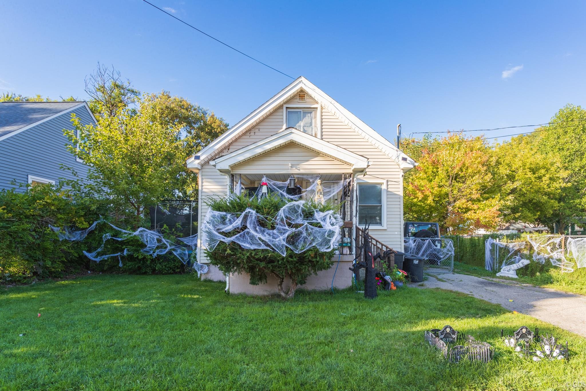 1497 Connell Street — photo