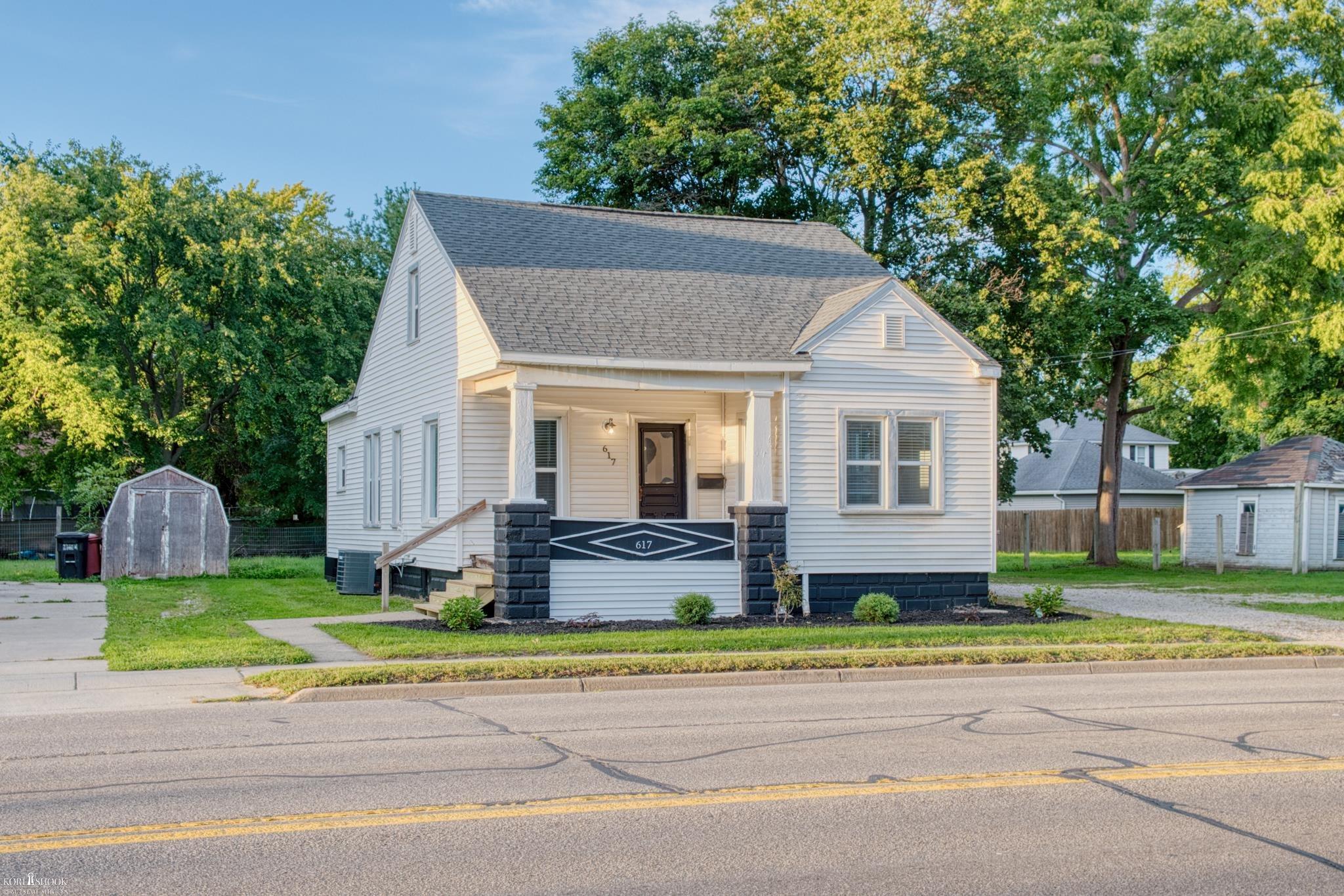 617 E Main Street — photo