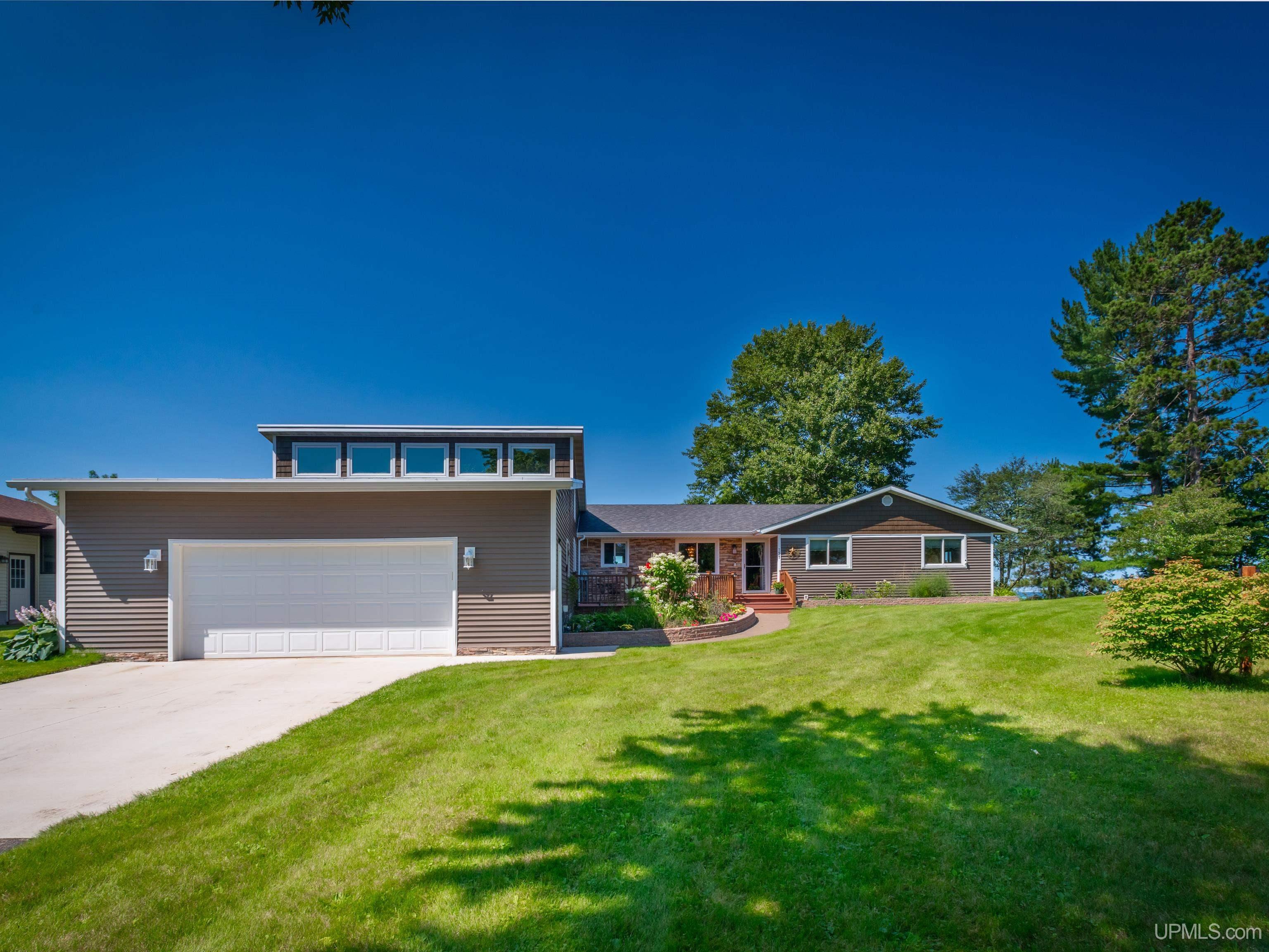 737 Lakewood Lane — photo