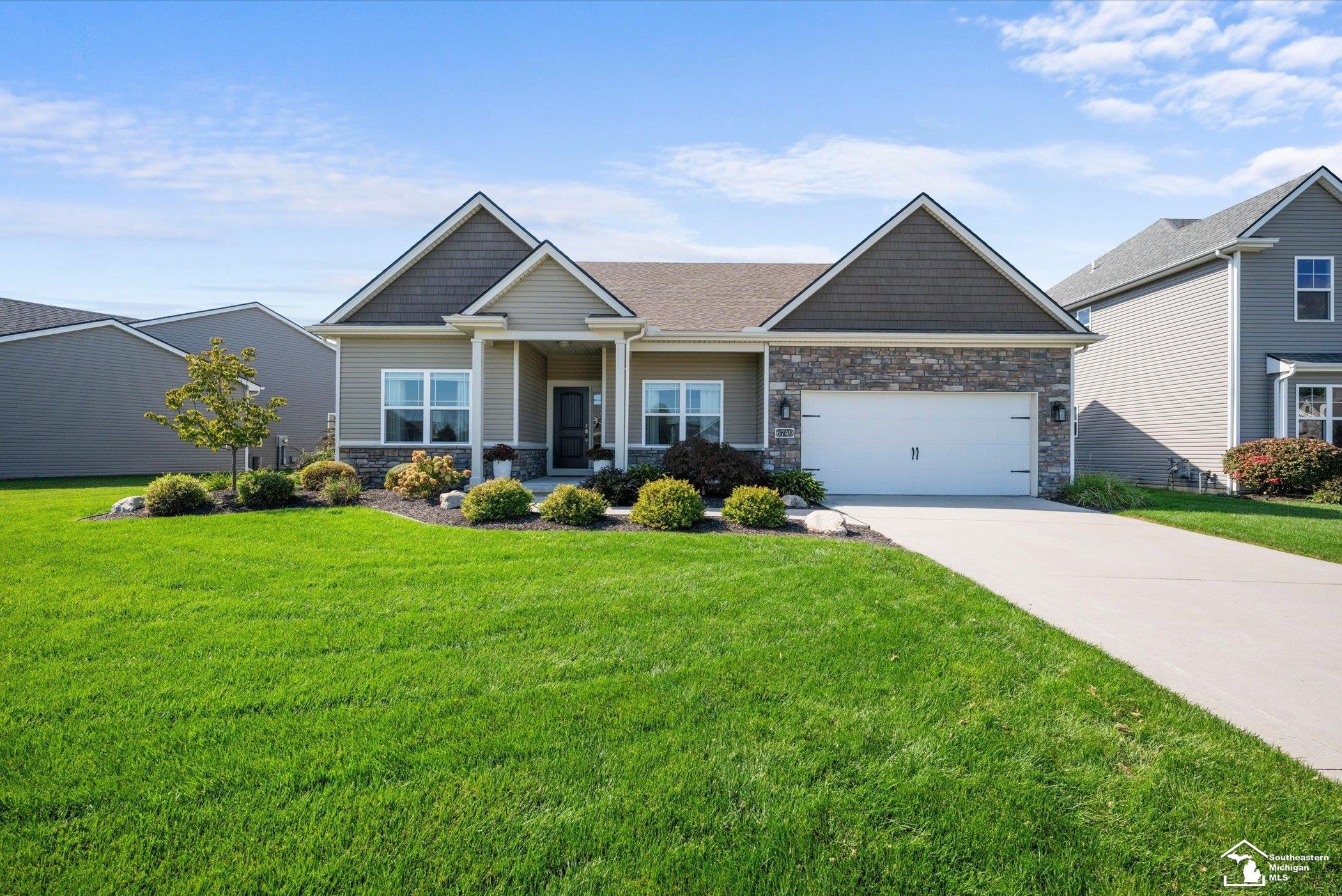 6749 N Summerway Court — photo