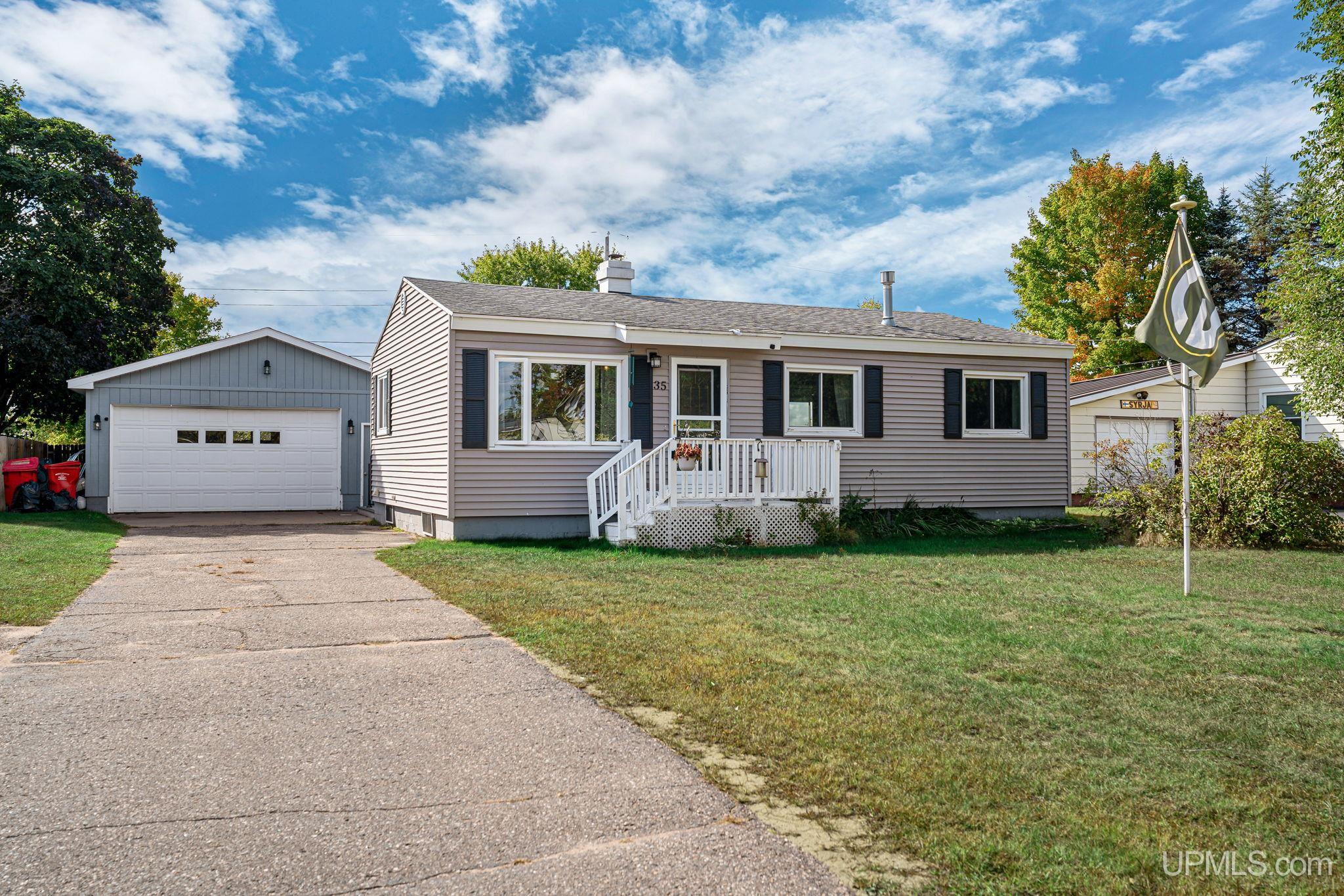 35 E Blueberry Street — photo