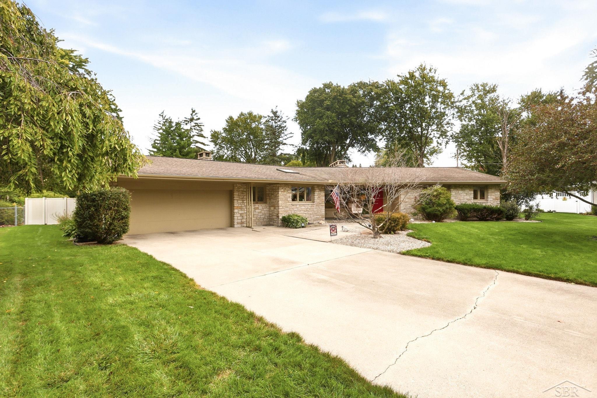 810 Fairway Drive — photo