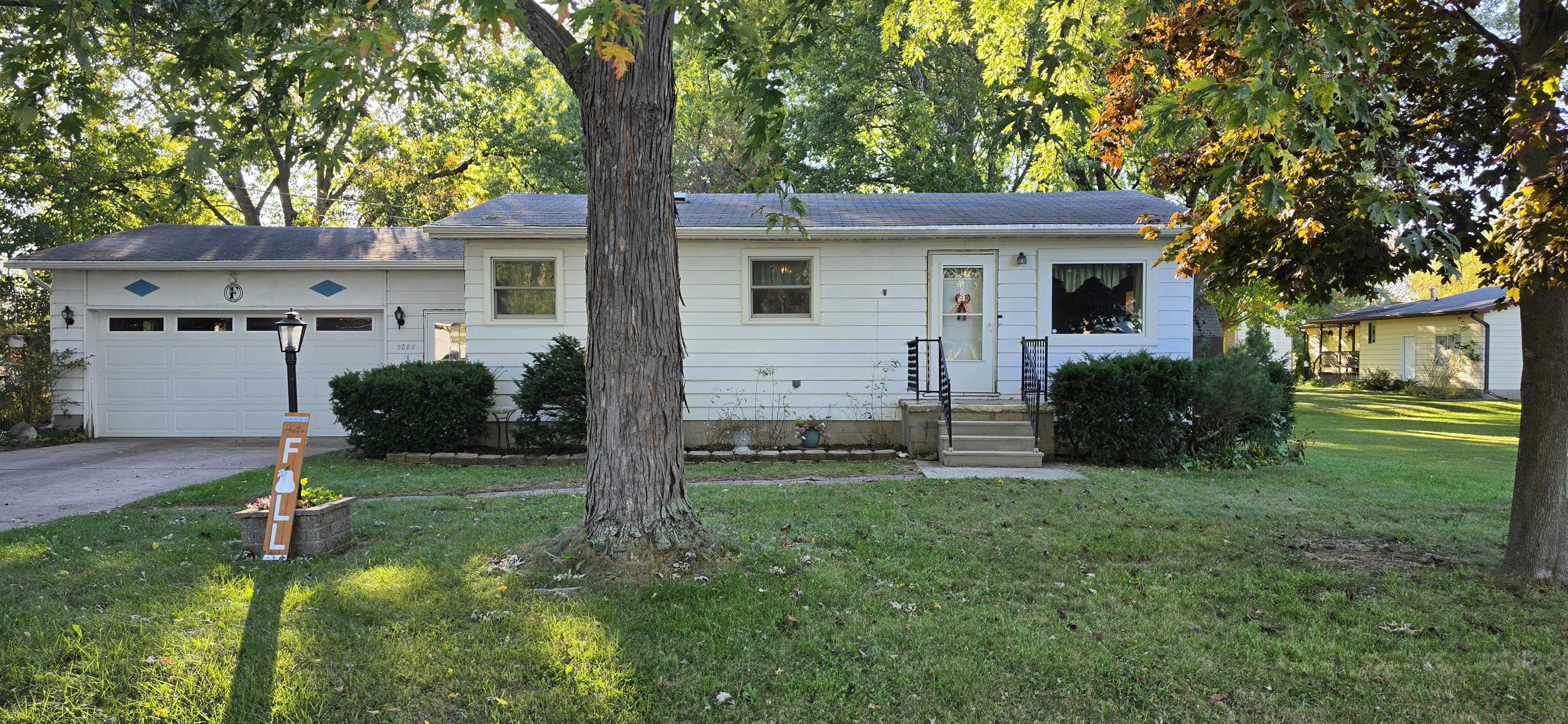 5088 Oakhurst Court — photo