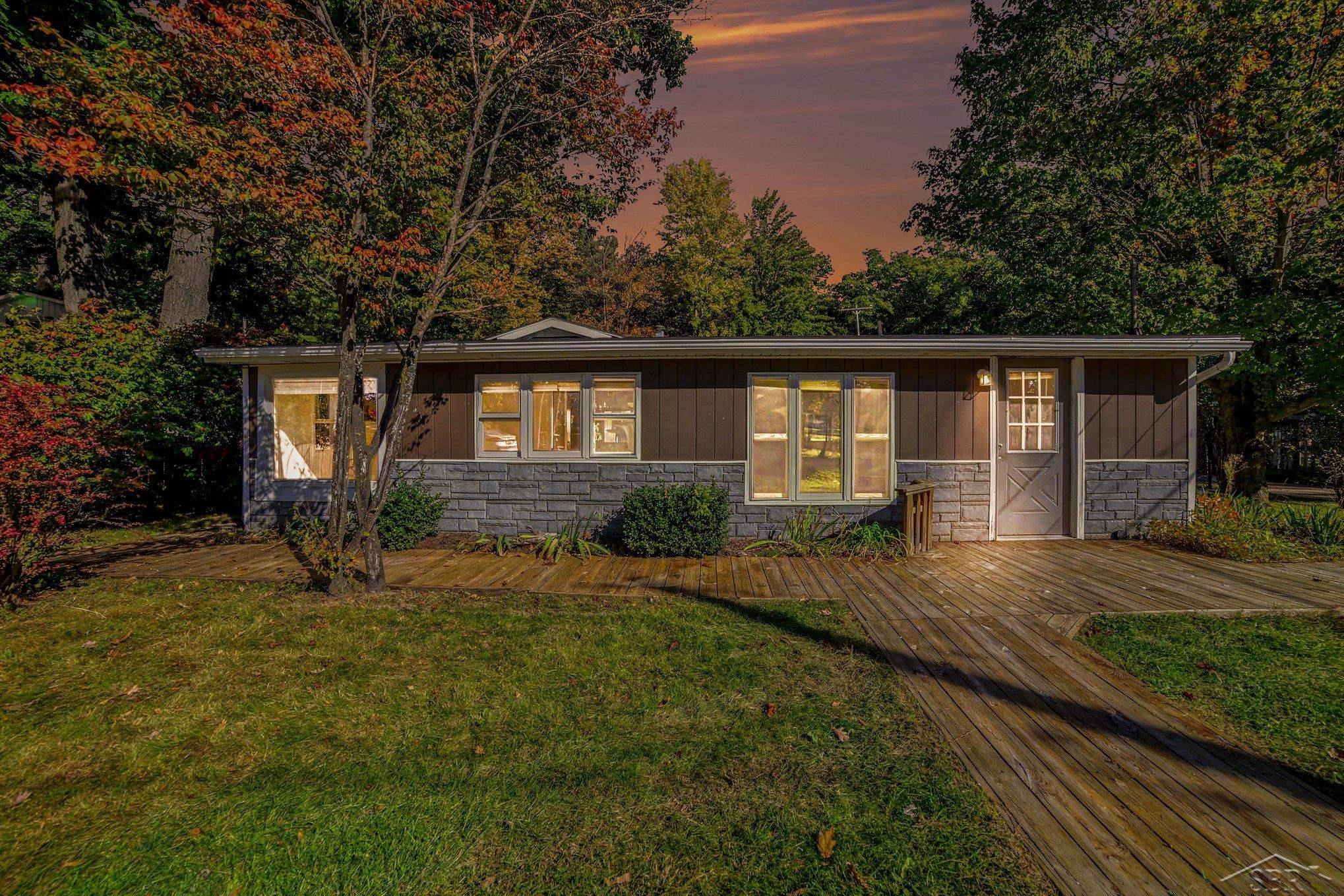 4095 Lake Drive — photo
