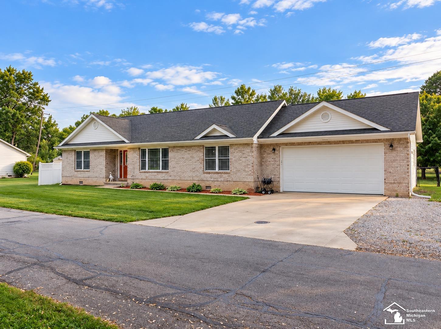 3472 Lakeshore Drive — photo