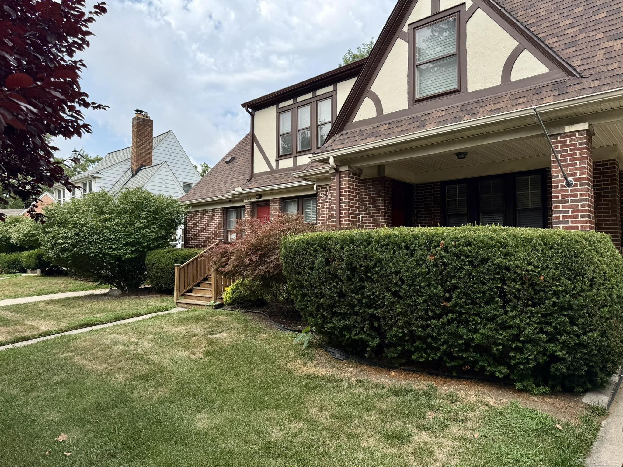 1622 Crooks Road — photo