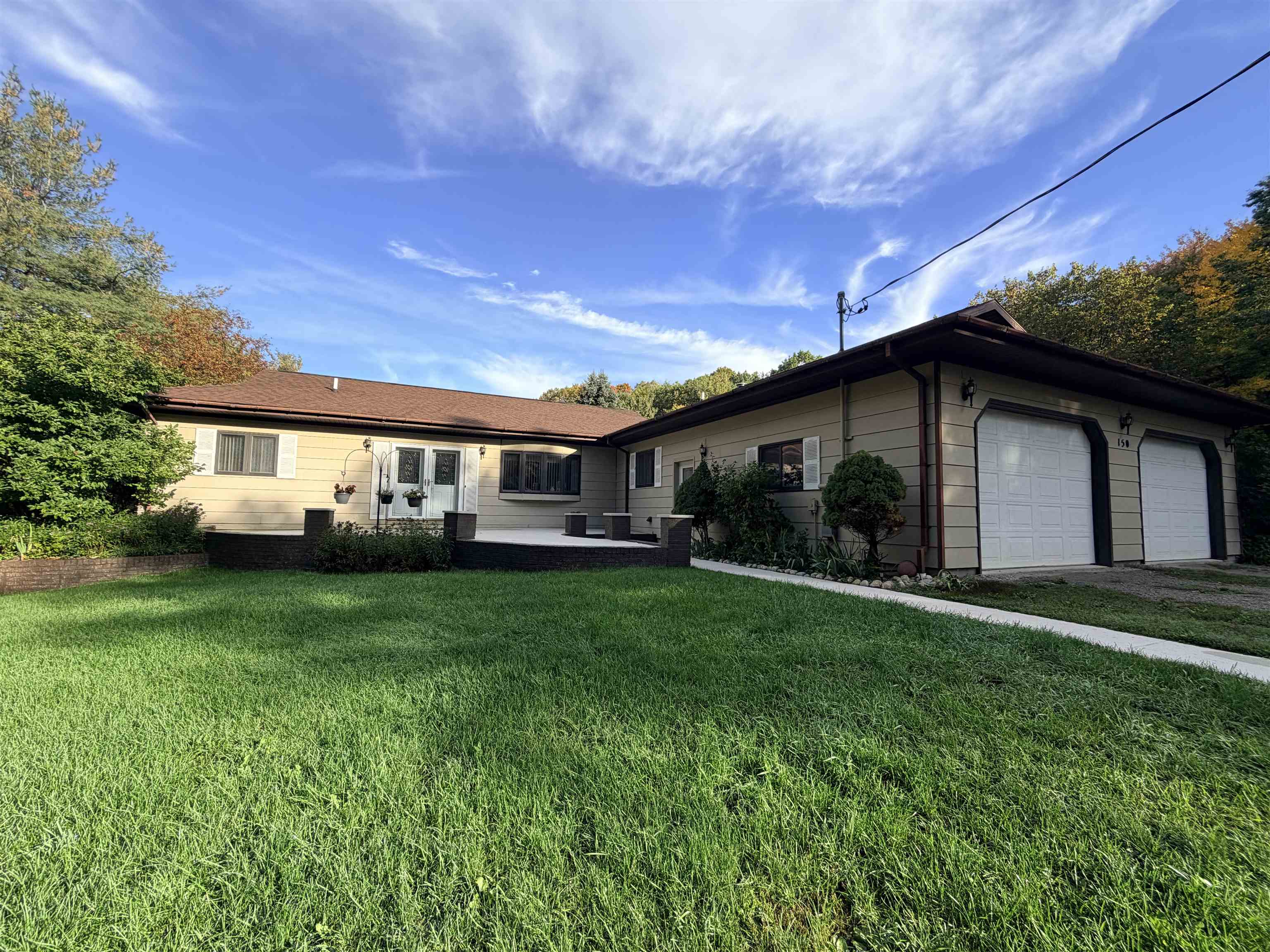 150 W Maple Grove Road — photo