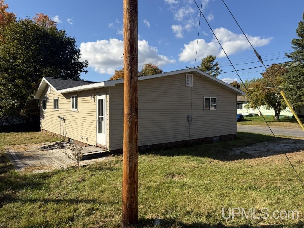 205 E Eastern Avenue, L'Anse, MI 49946 — photo 2