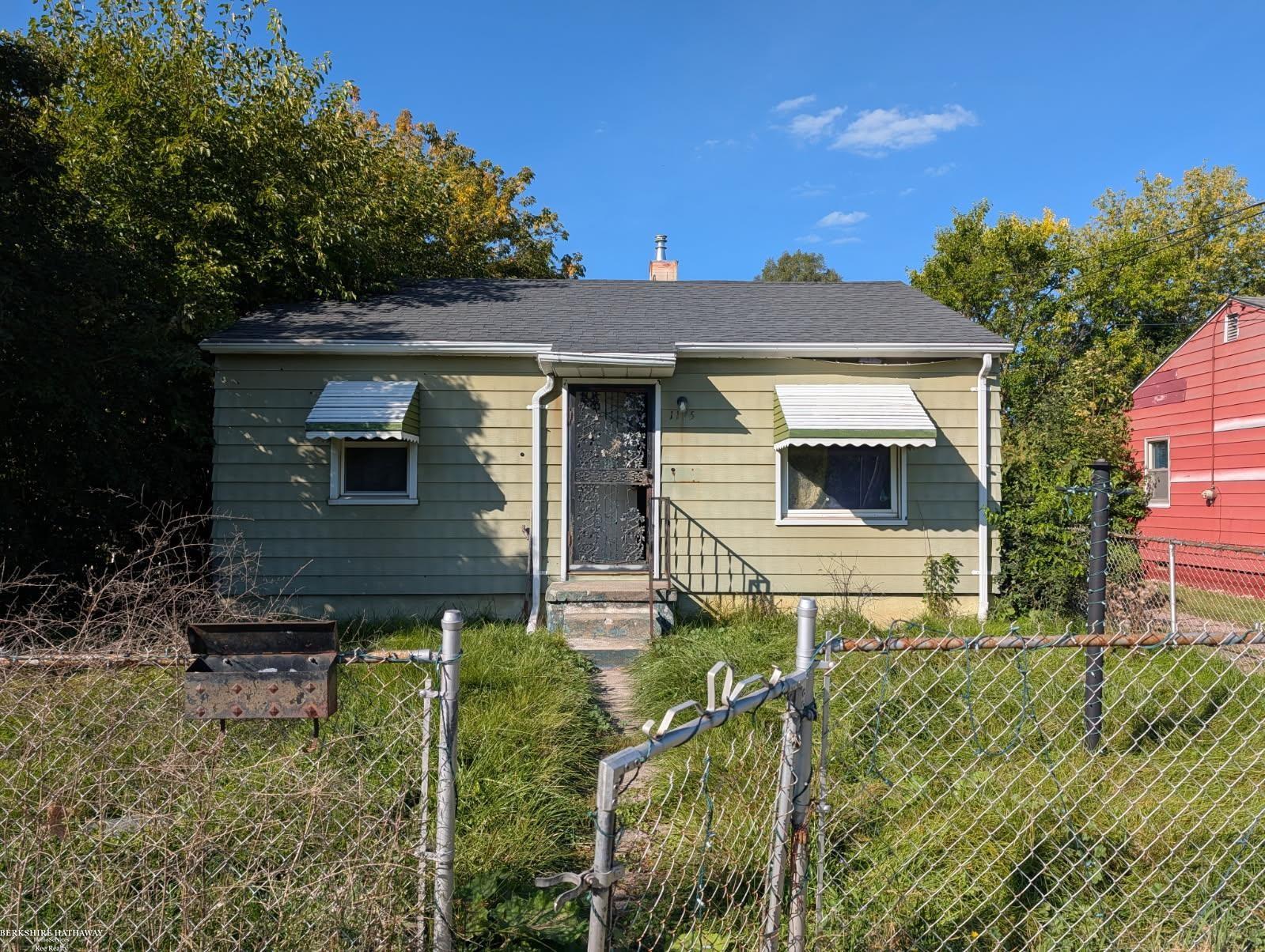 1175 E Home Street — photo