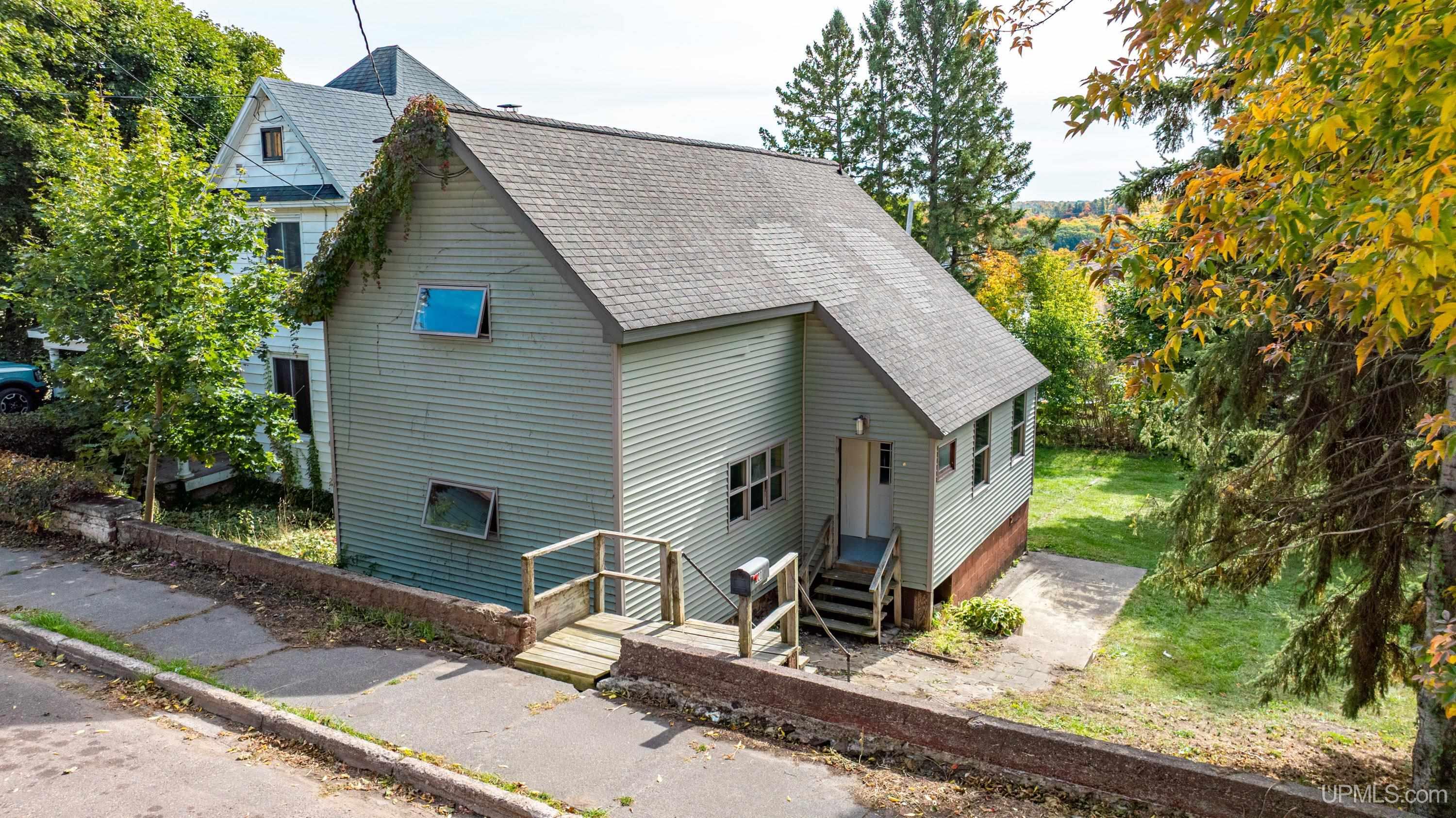 820 Summit Street — photo