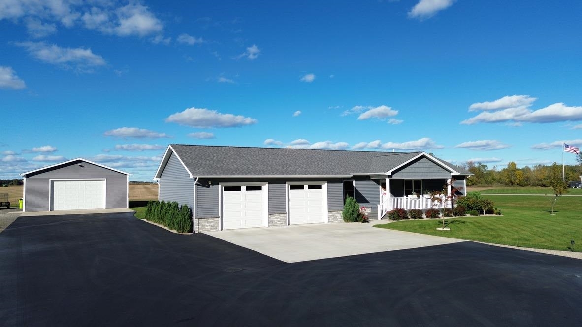 233 Red Oak Drive — photo