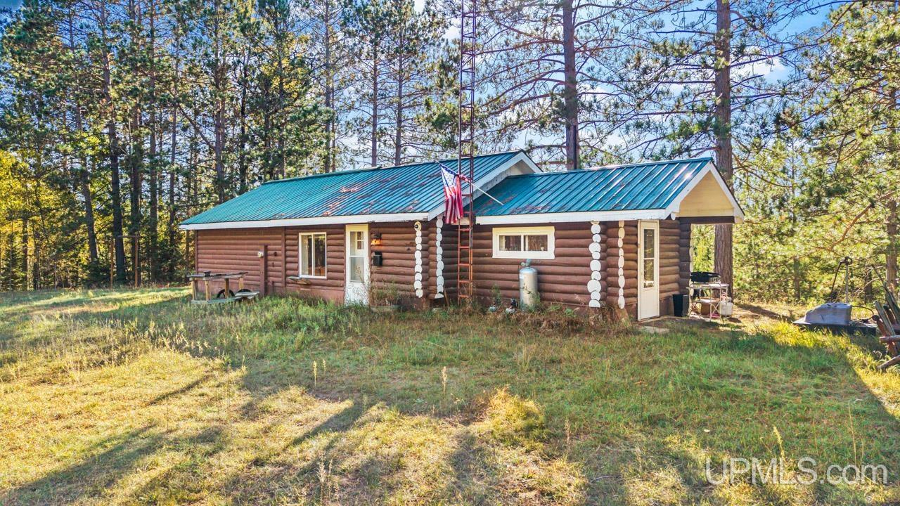 W3811 Browns Lake Road — photo
