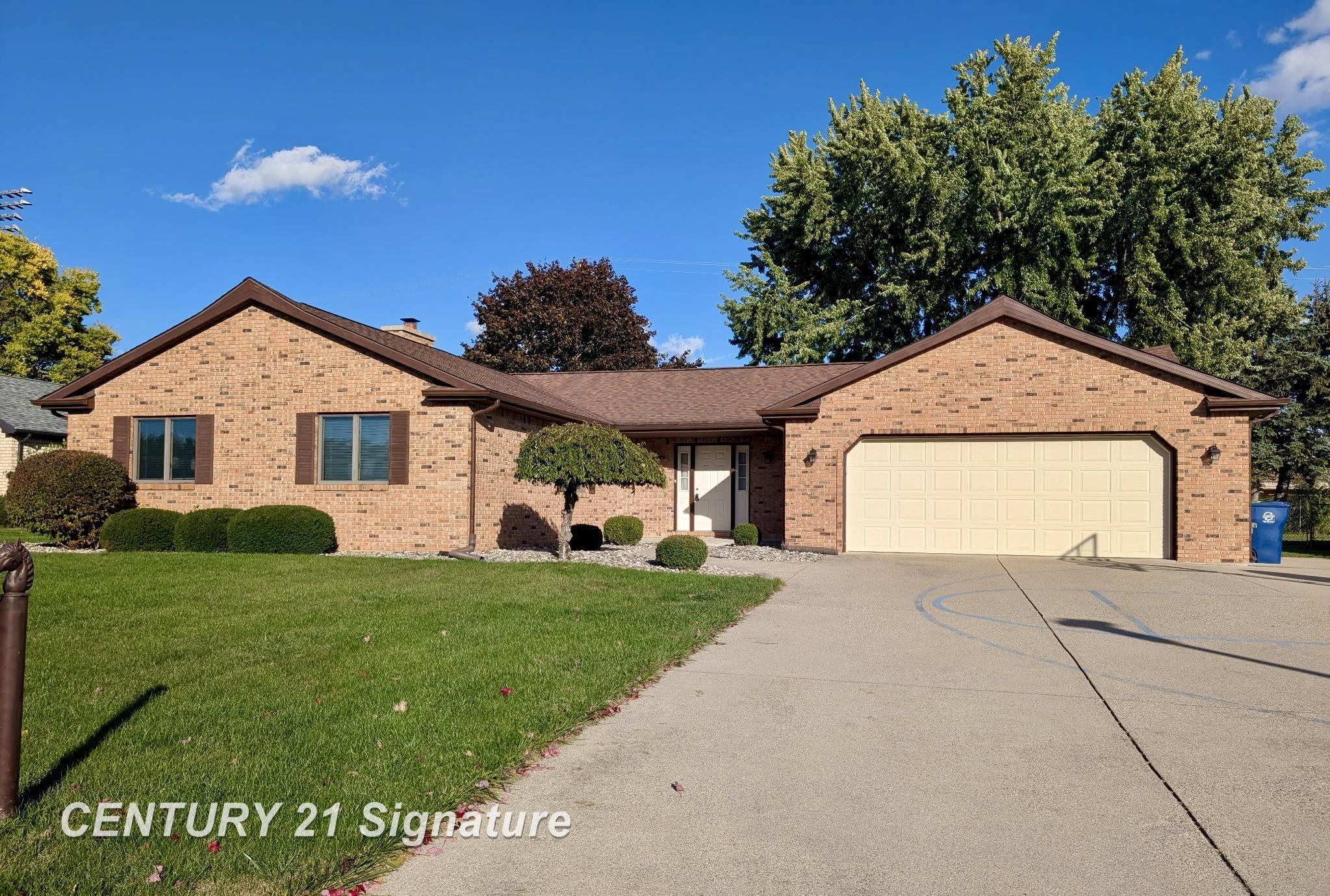 692 E Pilgrim Drive — photo