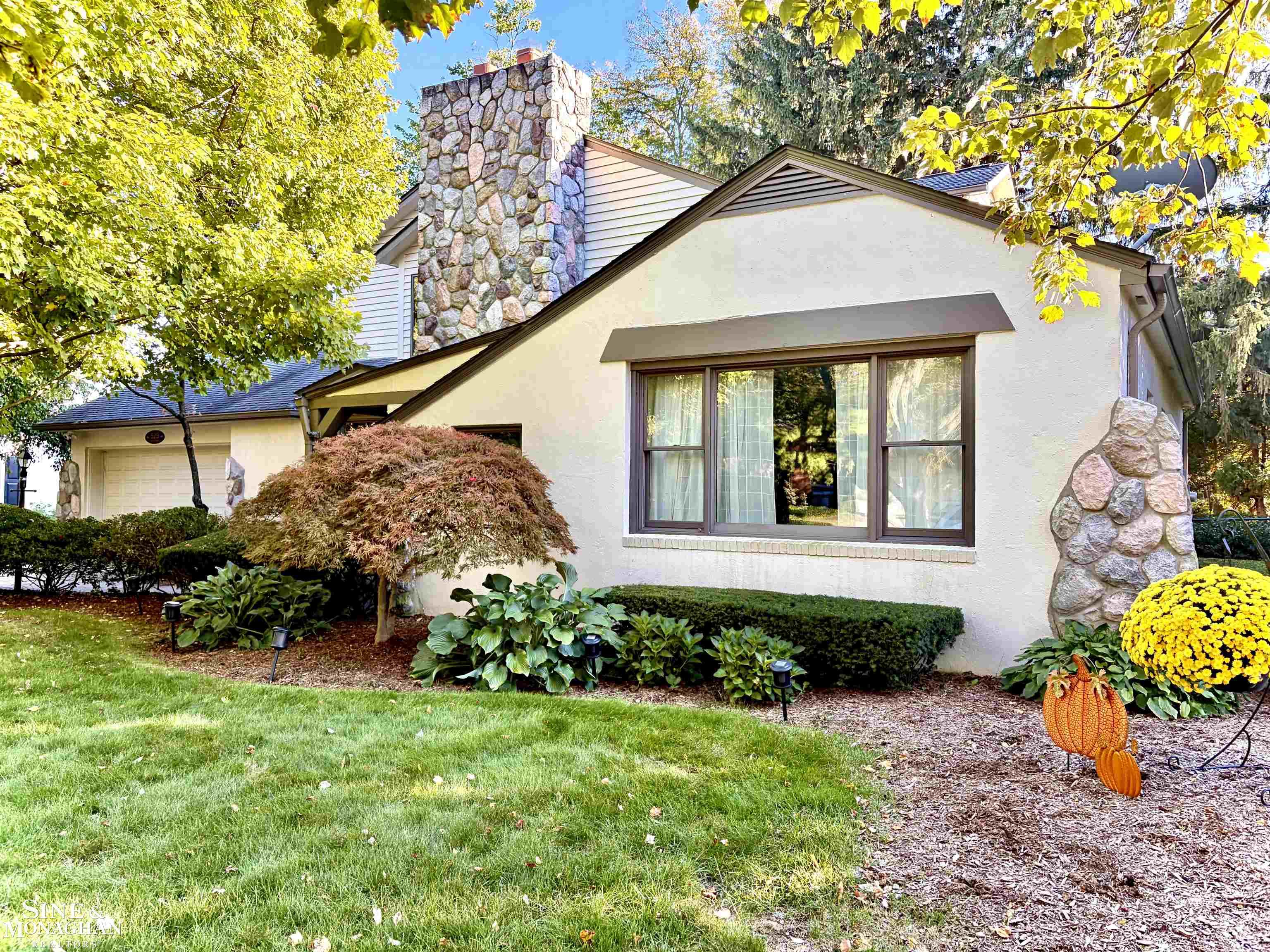 529 Lake Shore Lane — photo