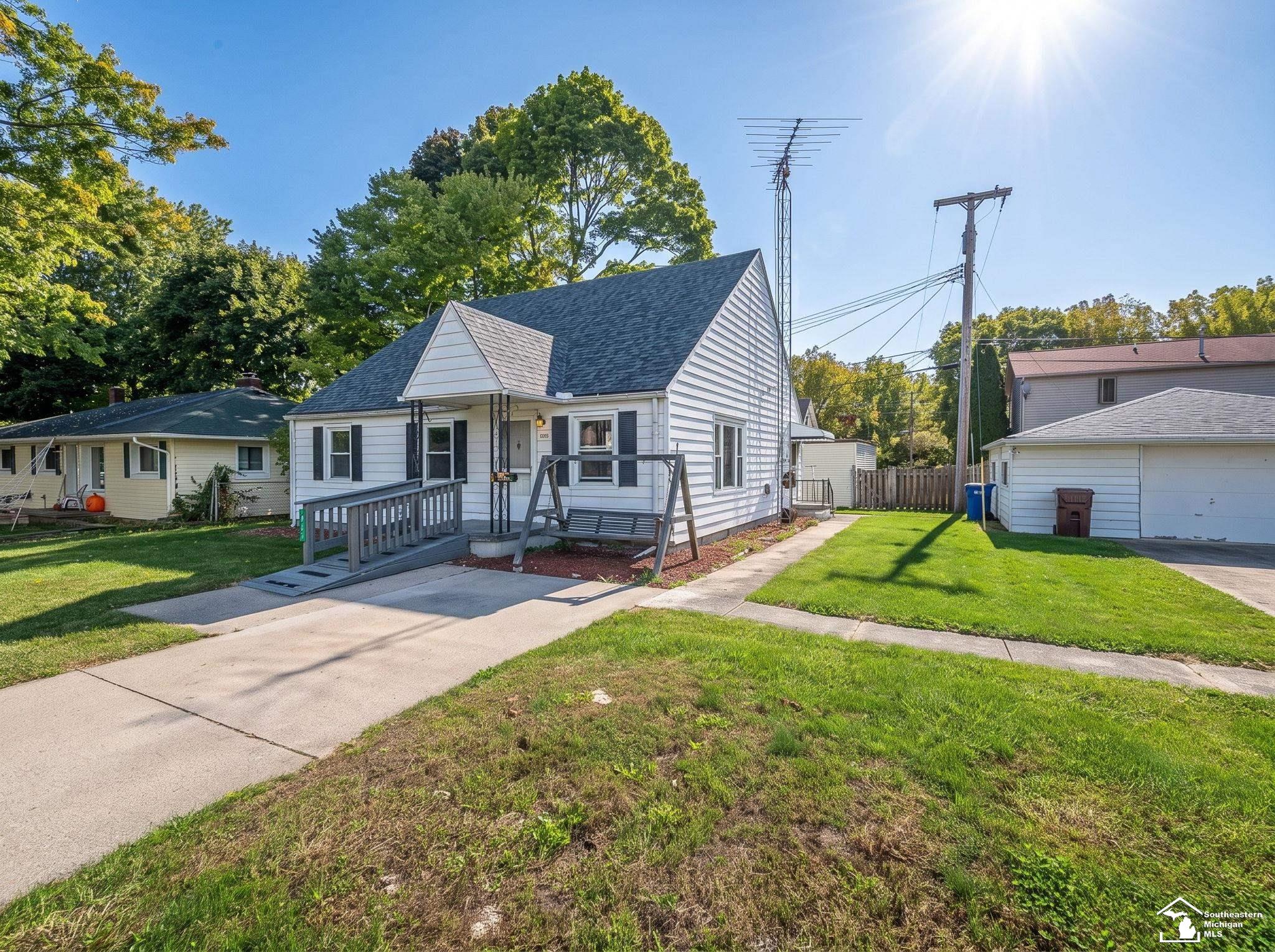 6139 Goddard Road — photo