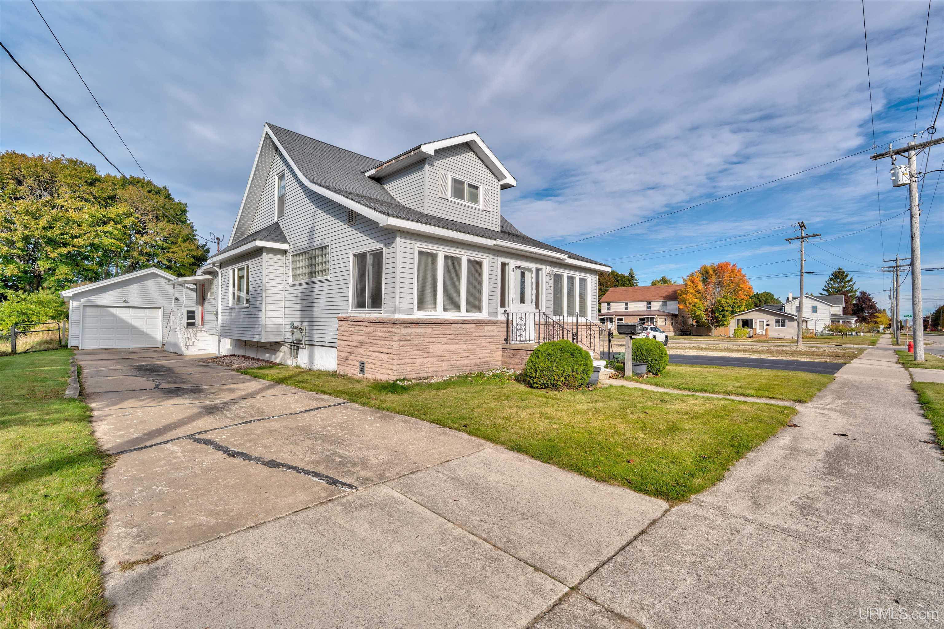189 N Cedar Street — photo