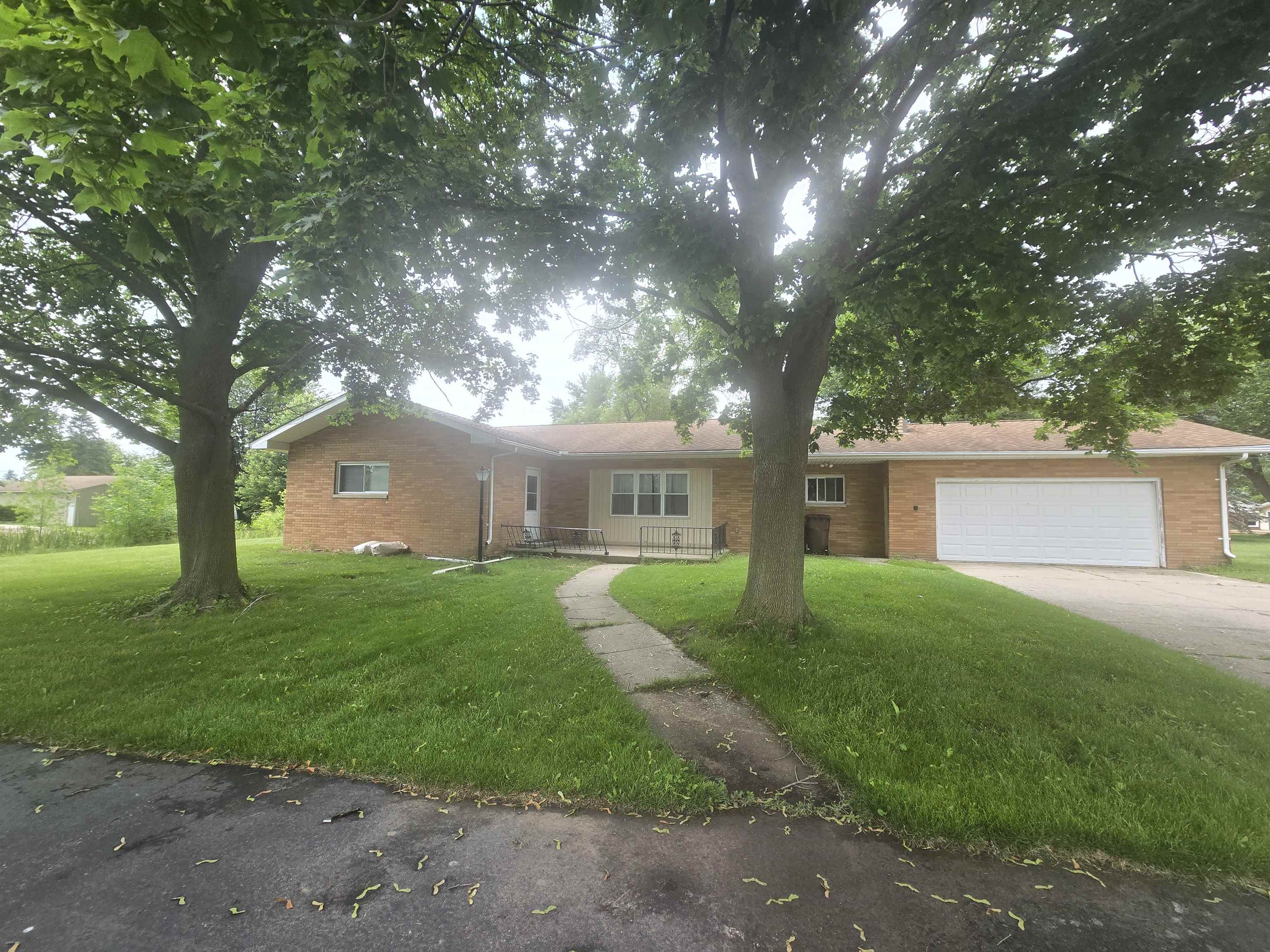 320 Whyte Street — photo