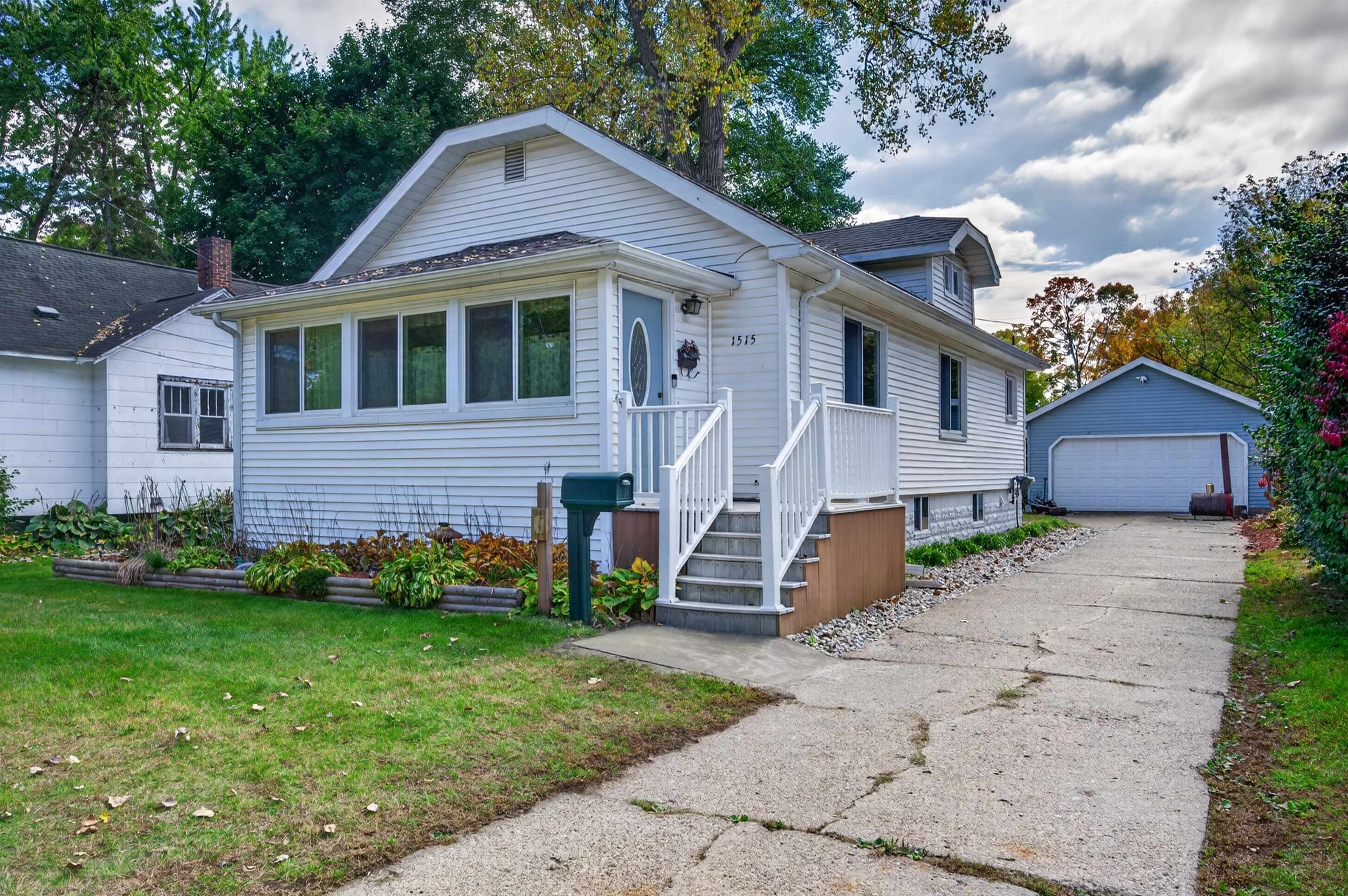 1515 W Hines Street — photo