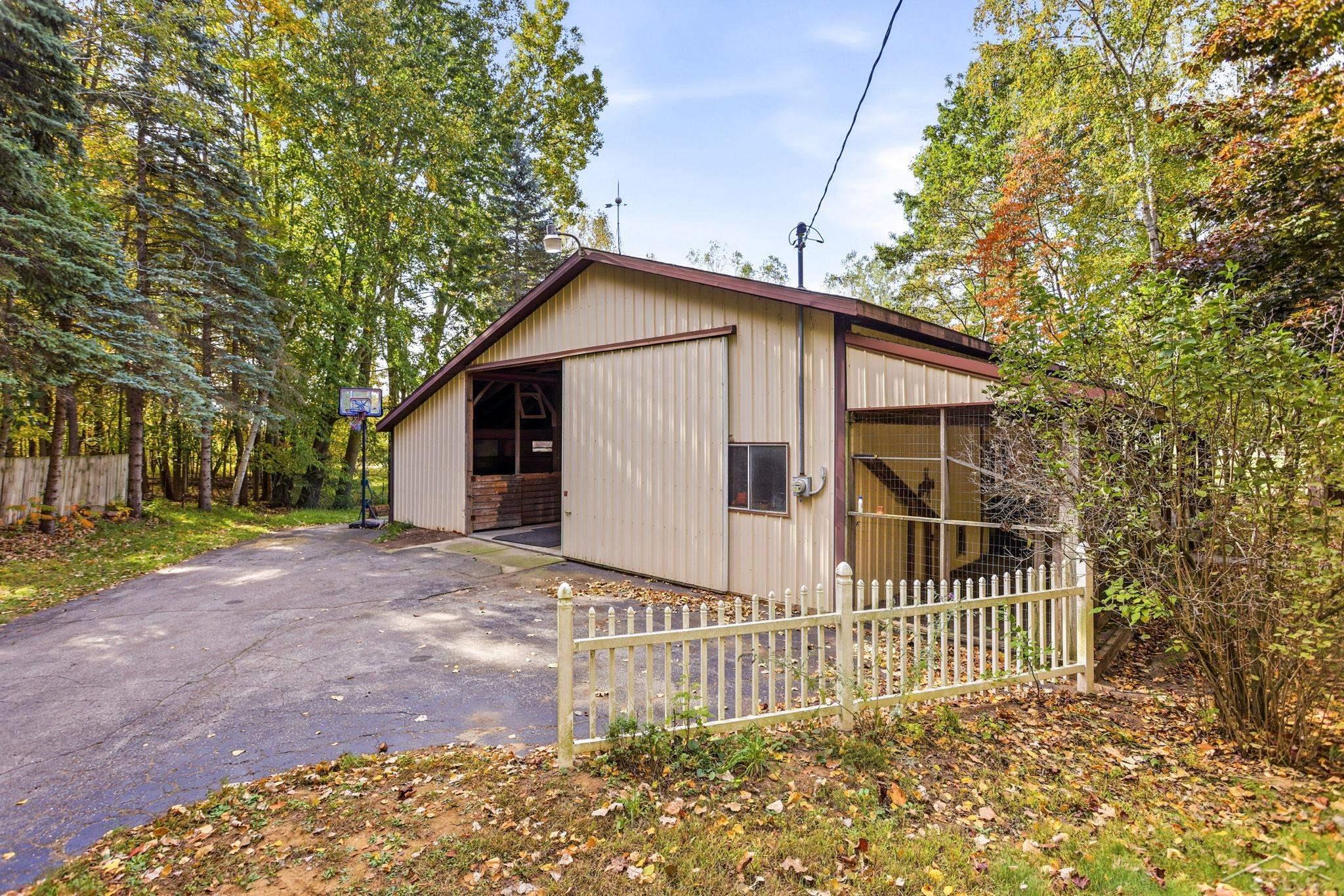 12751 Frost Road, Hemlock, MI 48626 — photo 3