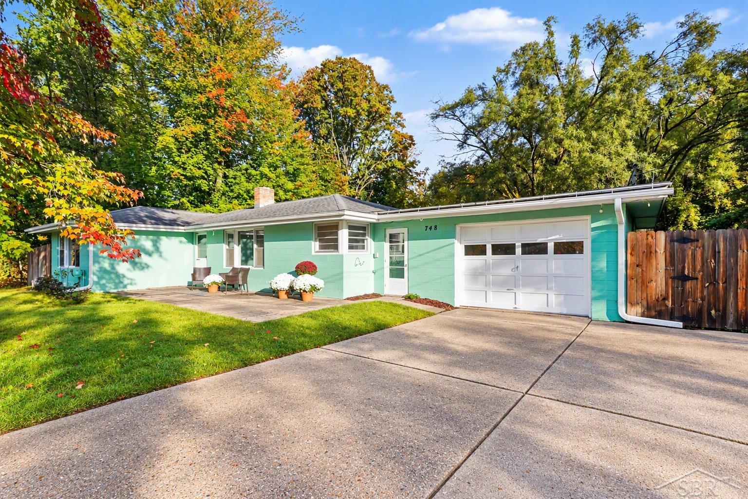 748 W Irish Street — photo