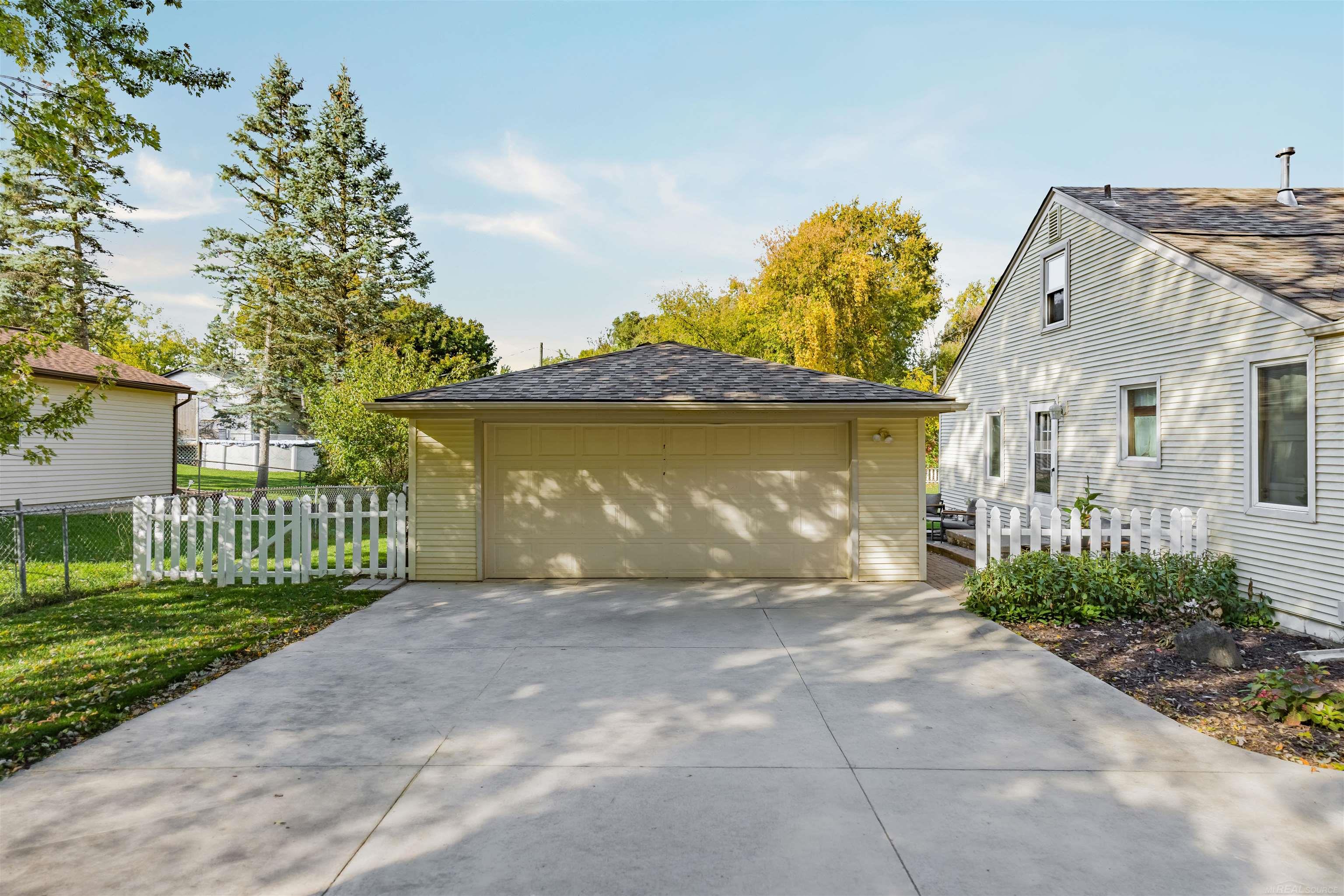 3670 Woodcrest Road, Rochester Hills, MI 48309 — photo 3