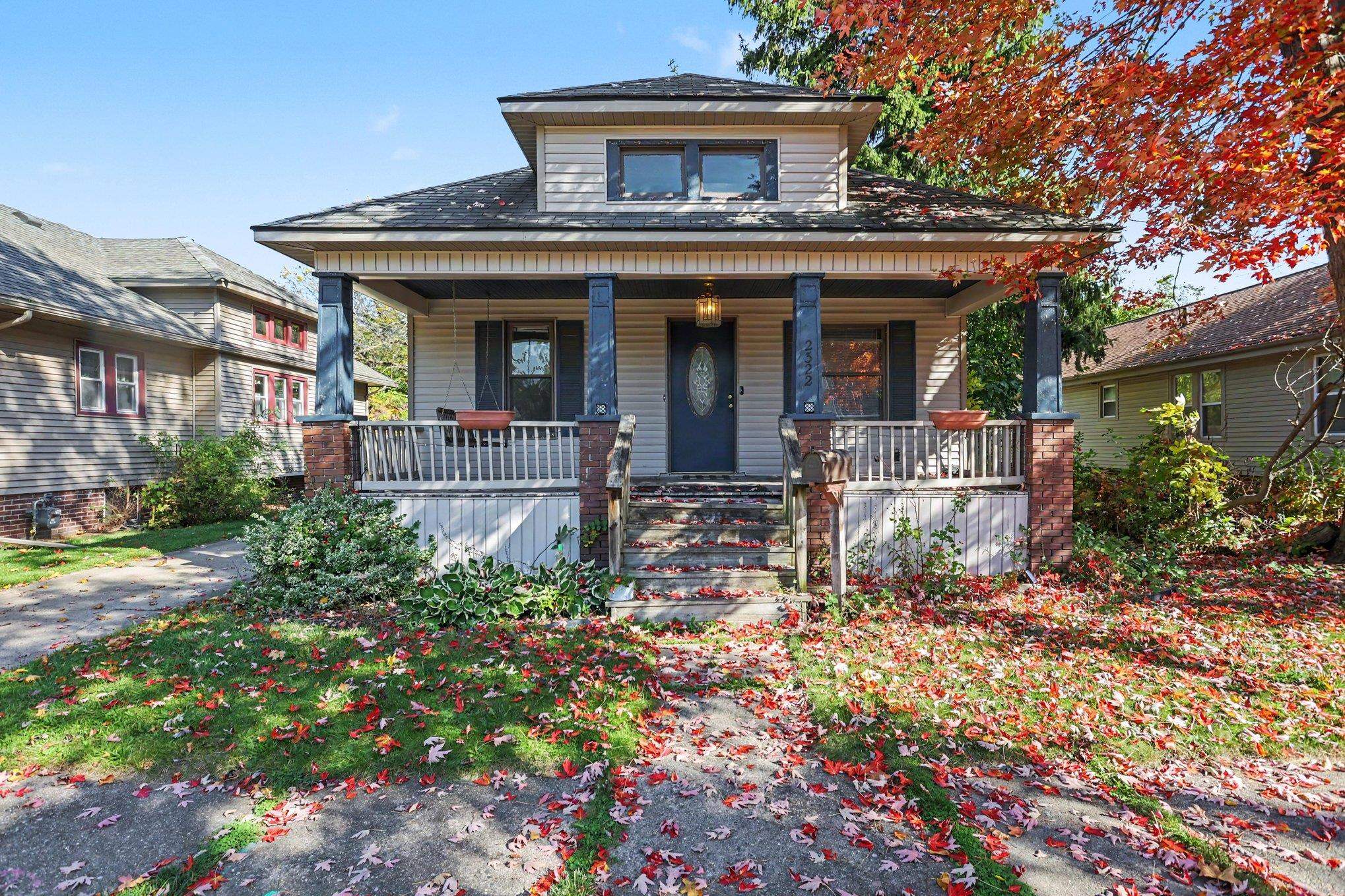 2322 N Oakley Street — photo