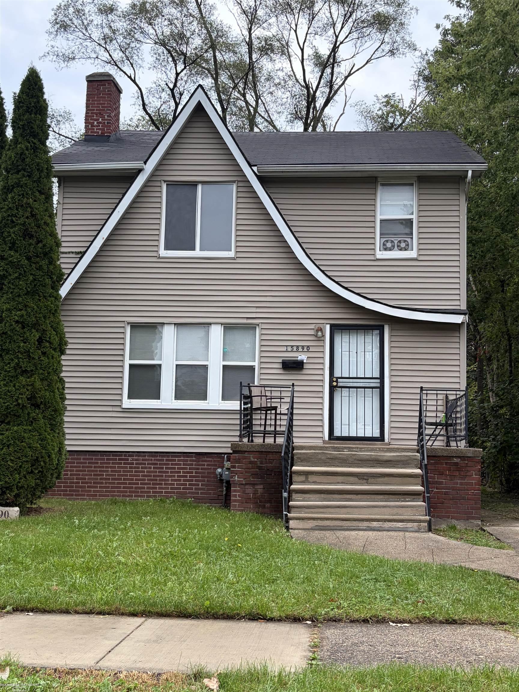 15890 Biltmore Street — photo