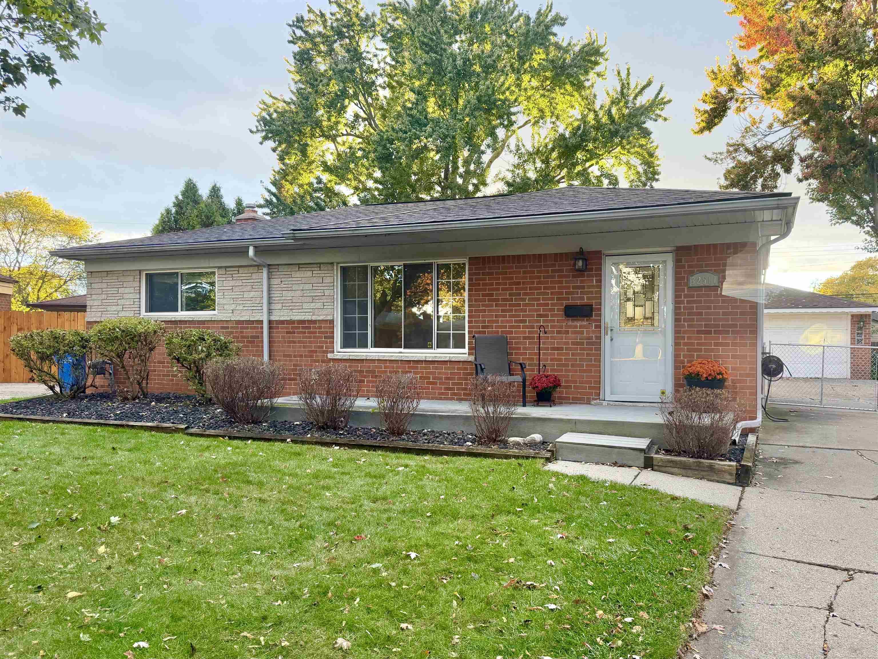 32511 Eiffel Avenue — photo