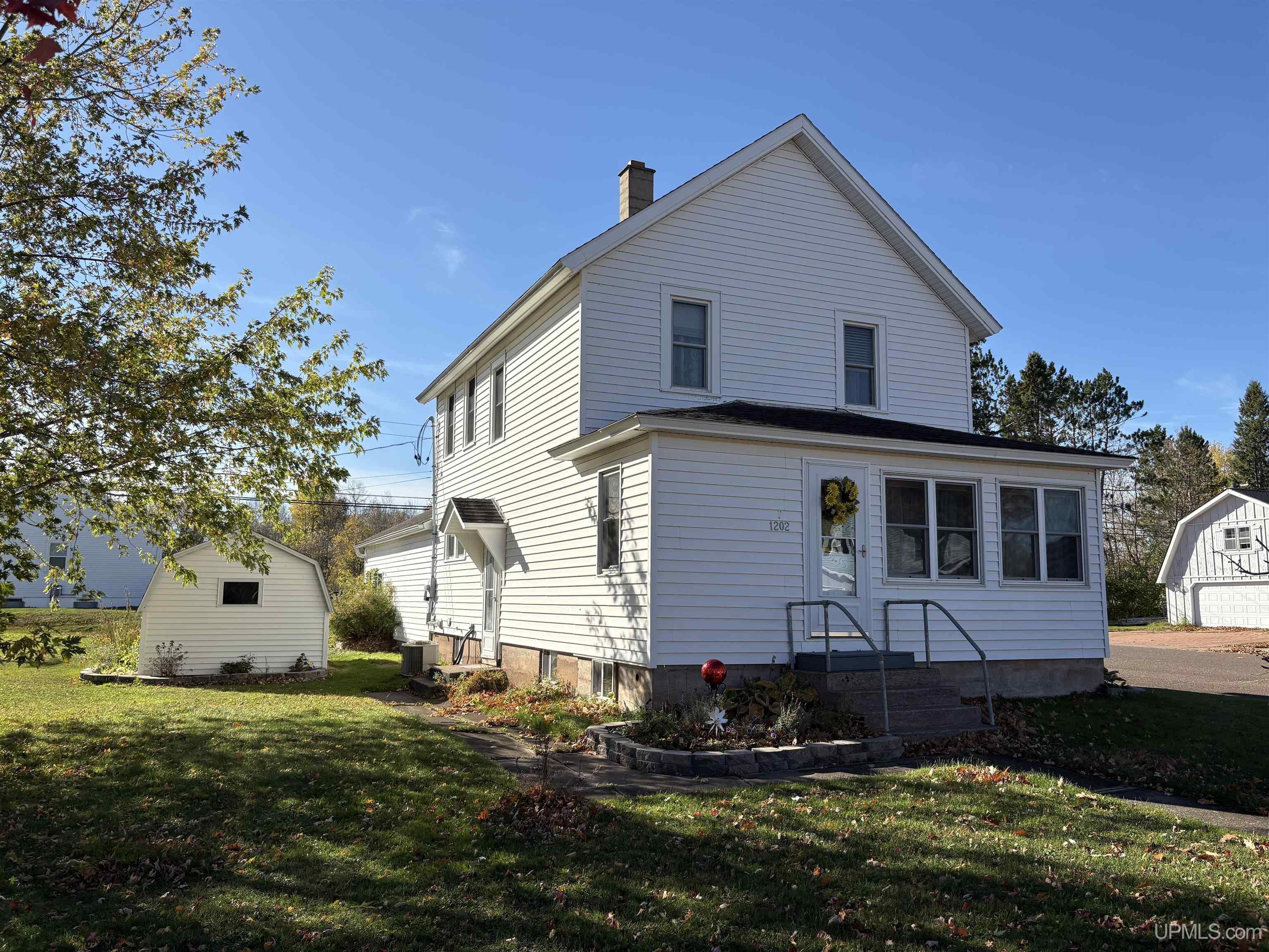 1202 E Pierce Street, Wakefield, MI 49968 — photo 2