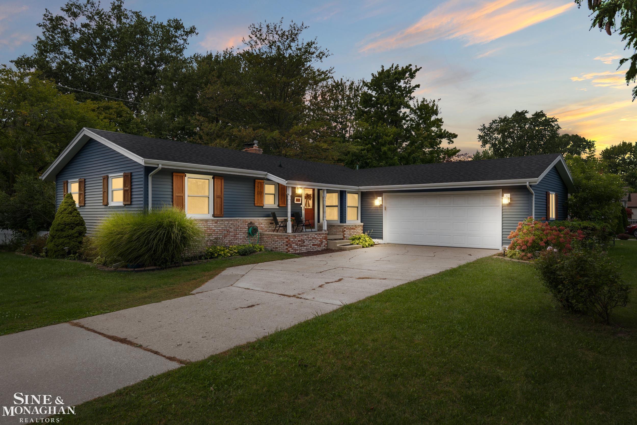 3031 W Woodland Drive — photo