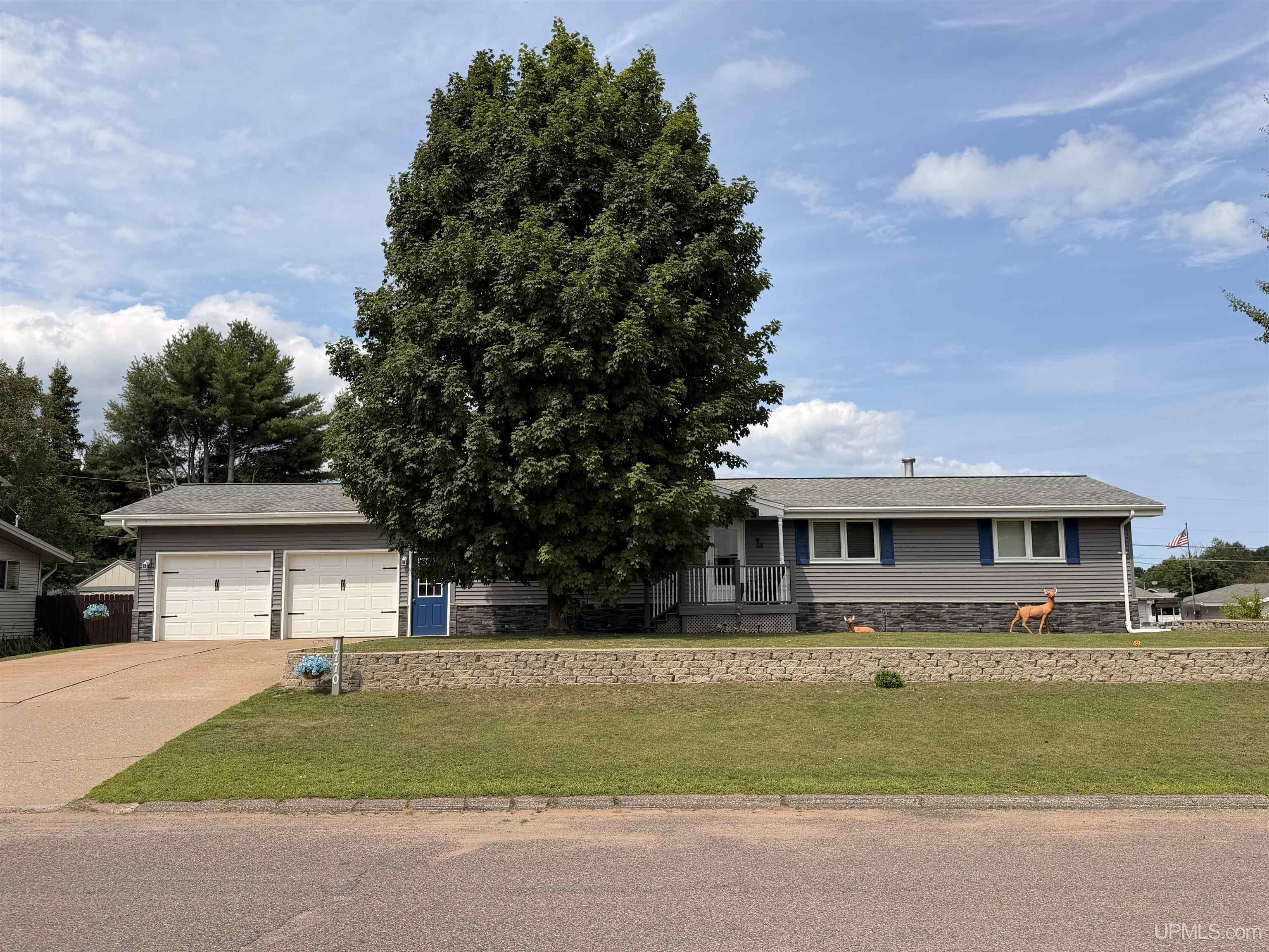 1770 Glenwood Lane — photo
