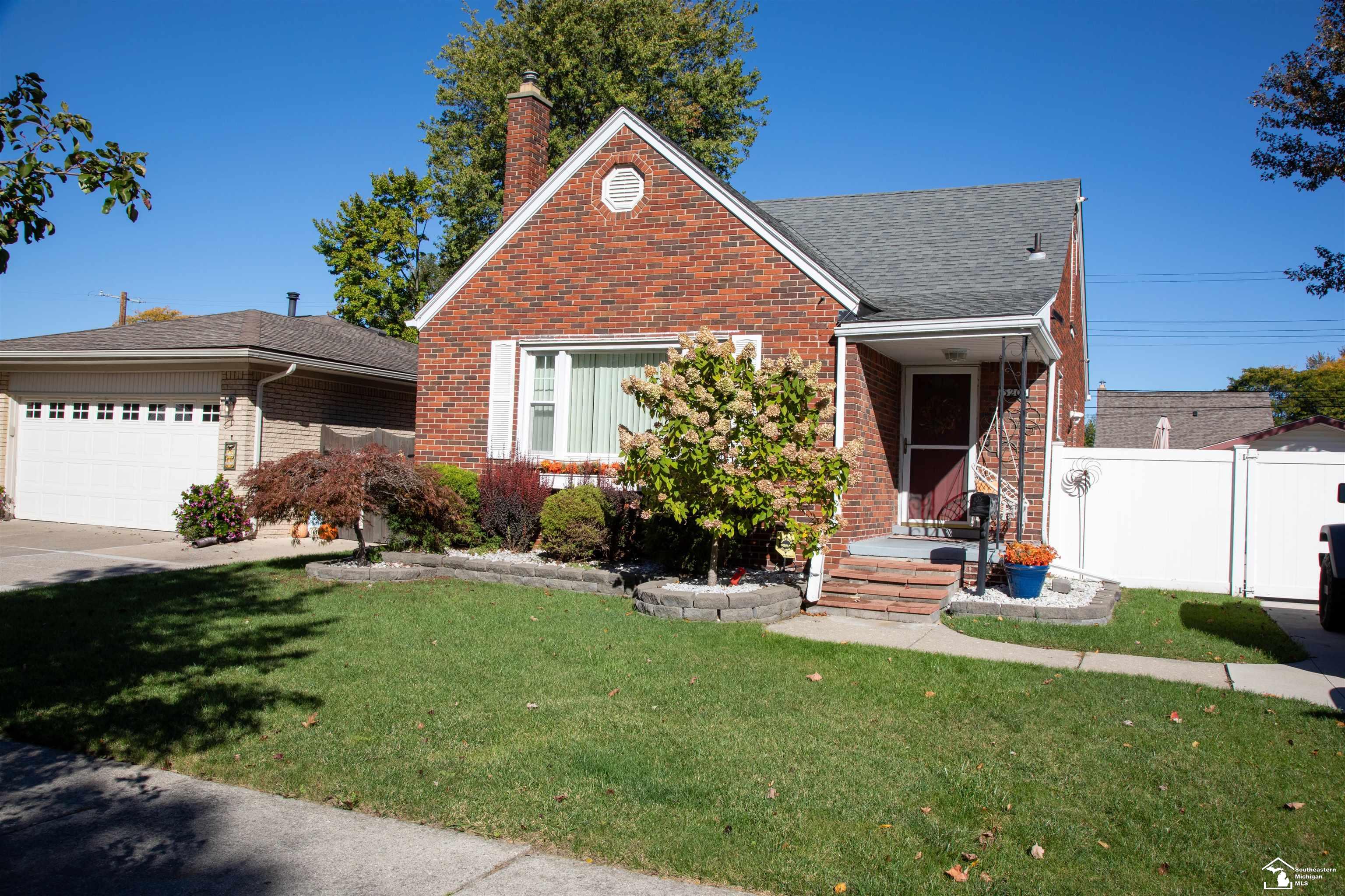 13206 Catalpa Street — photo