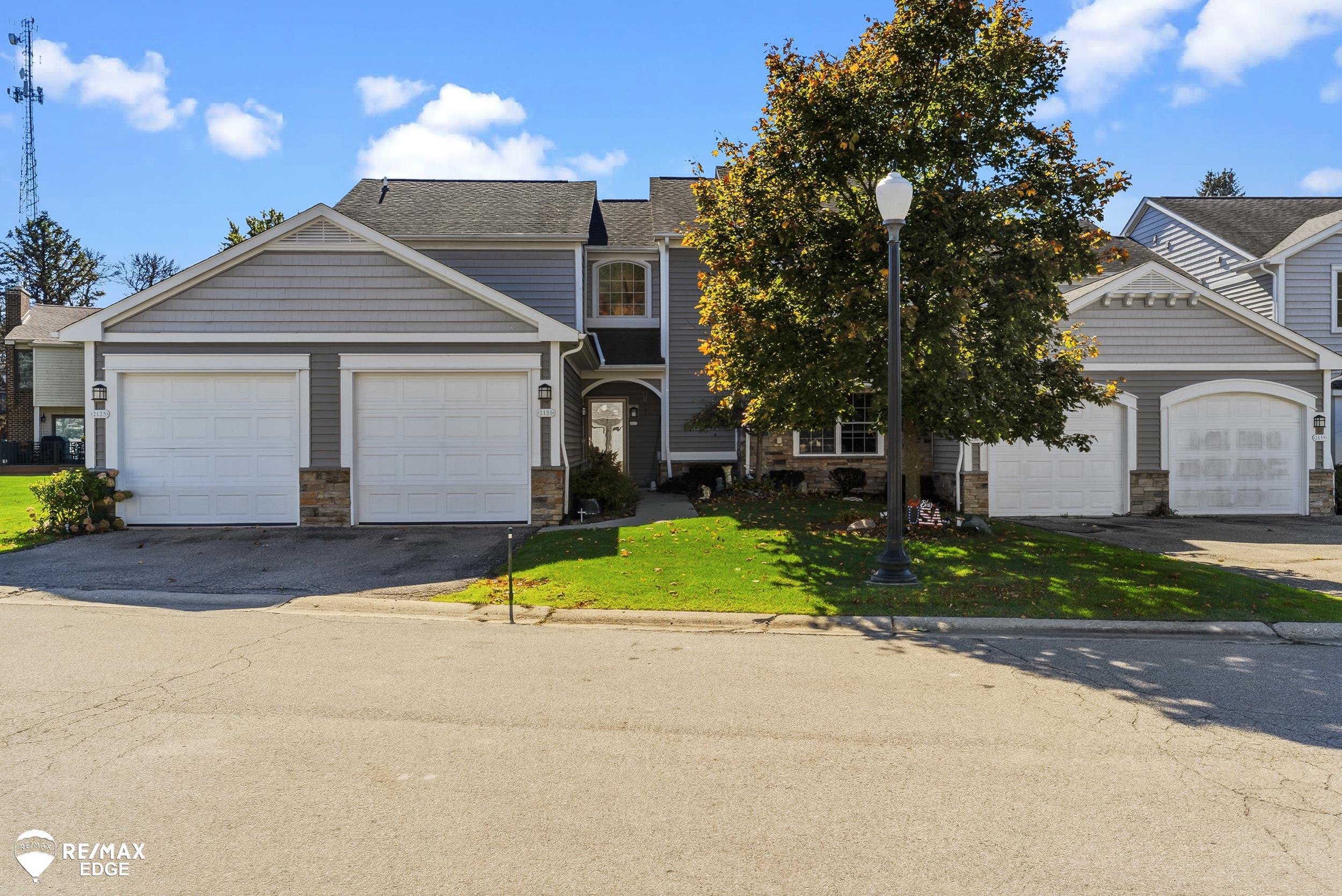2131 Carriage Hill Circle — photo