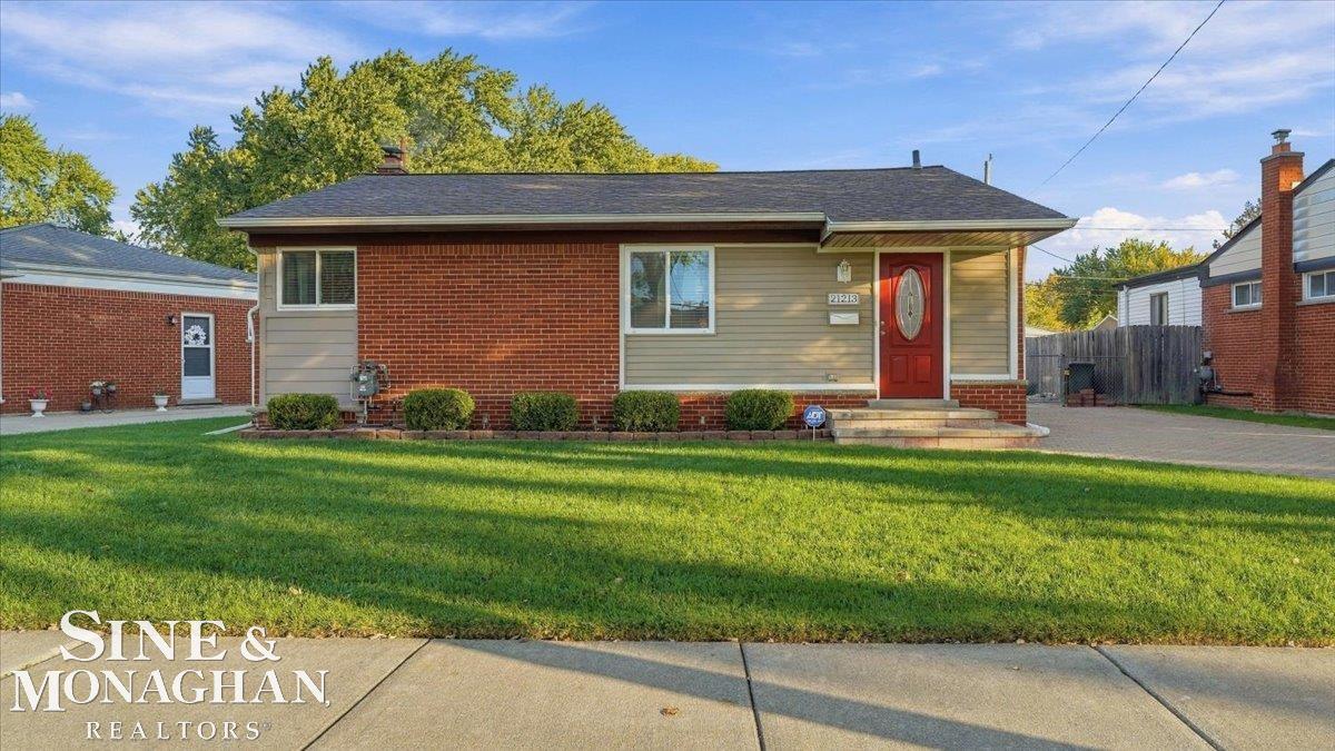 21213 Parkway Street — photo