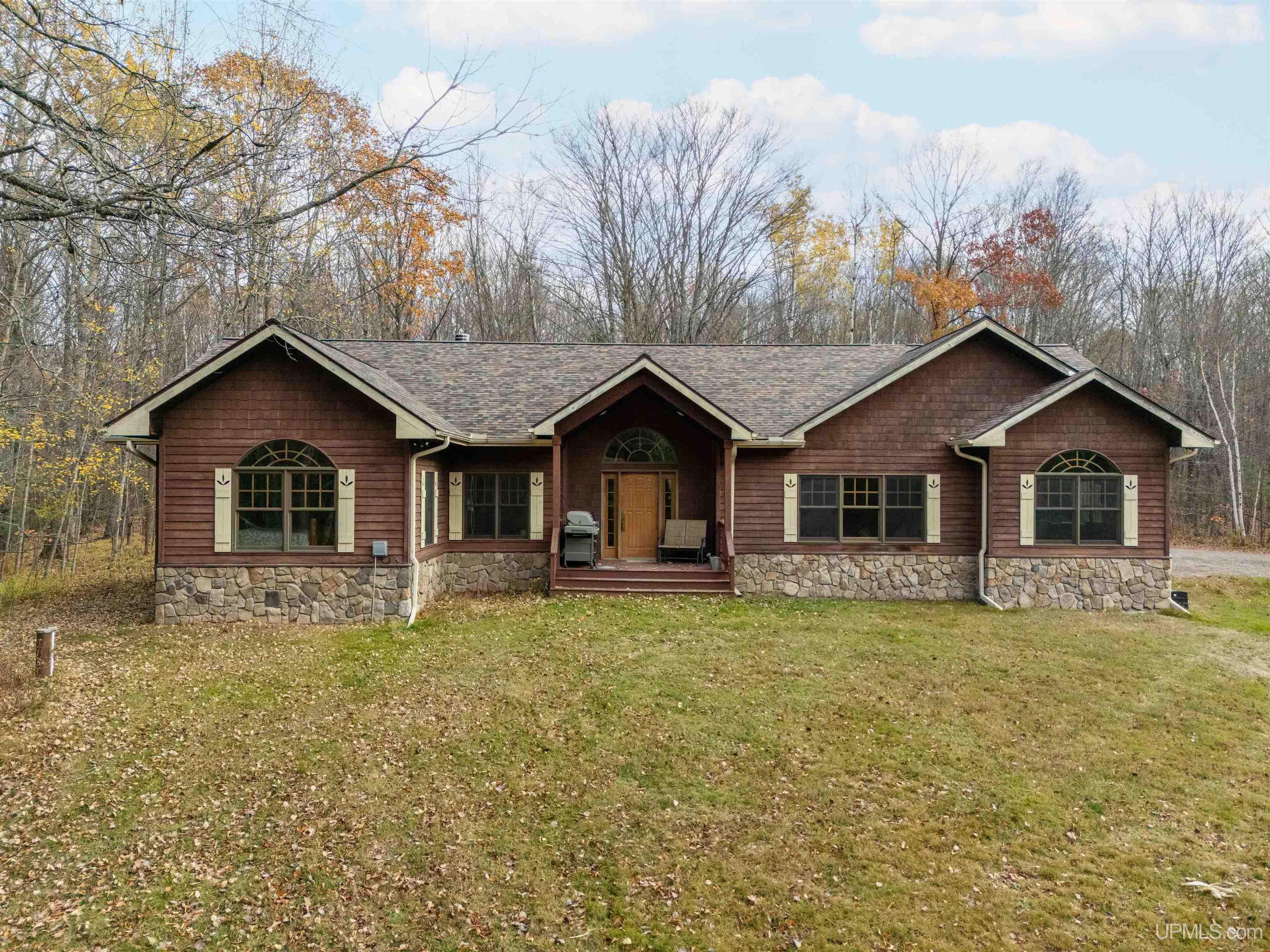 2498 Country Lane — photo