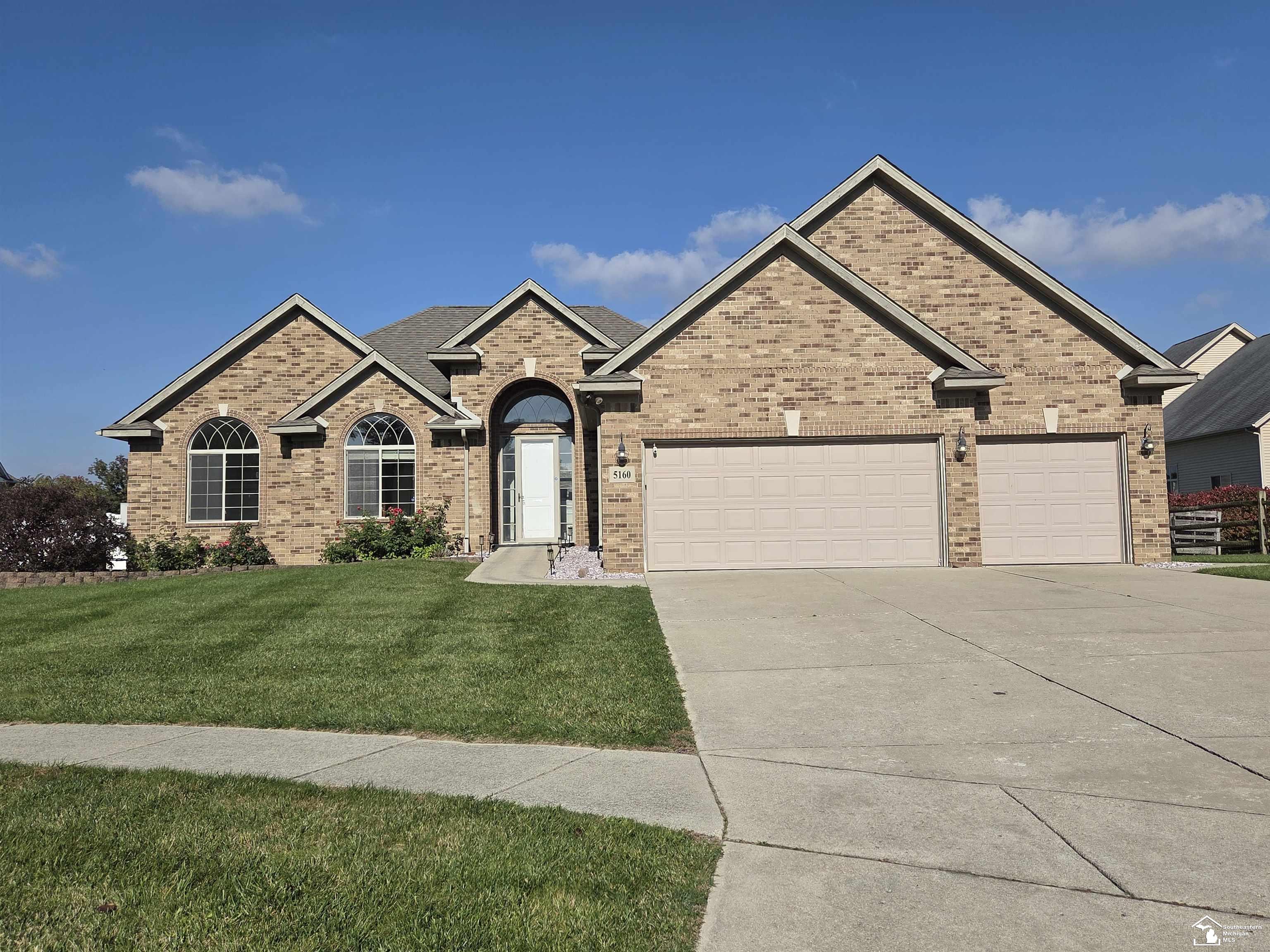 5160 Applewood Circle — photo