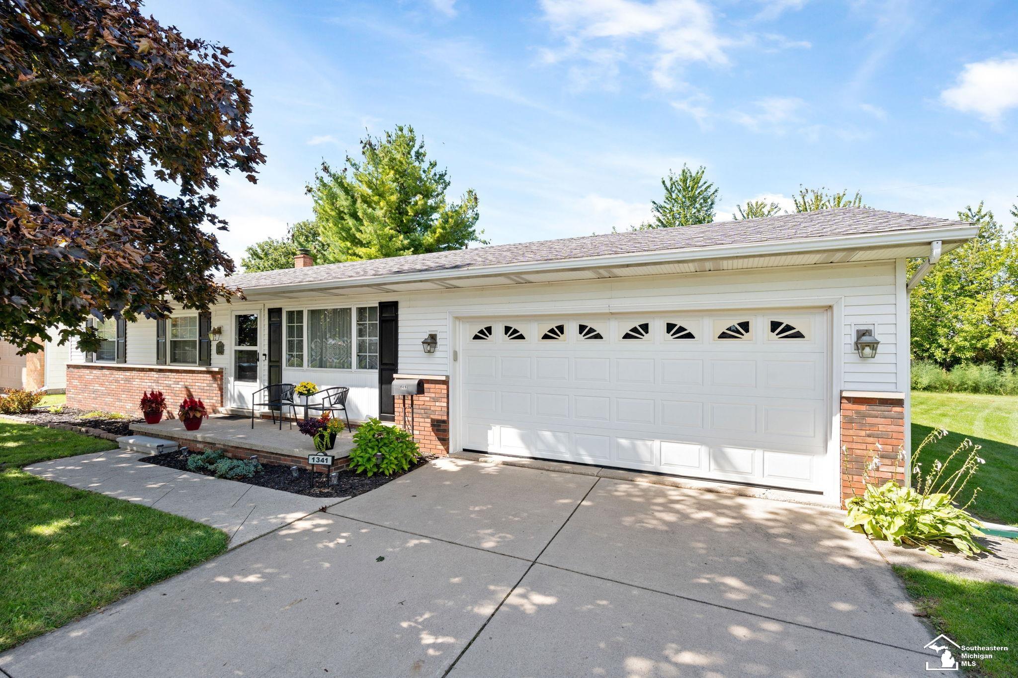 1341 John L Drive — photo