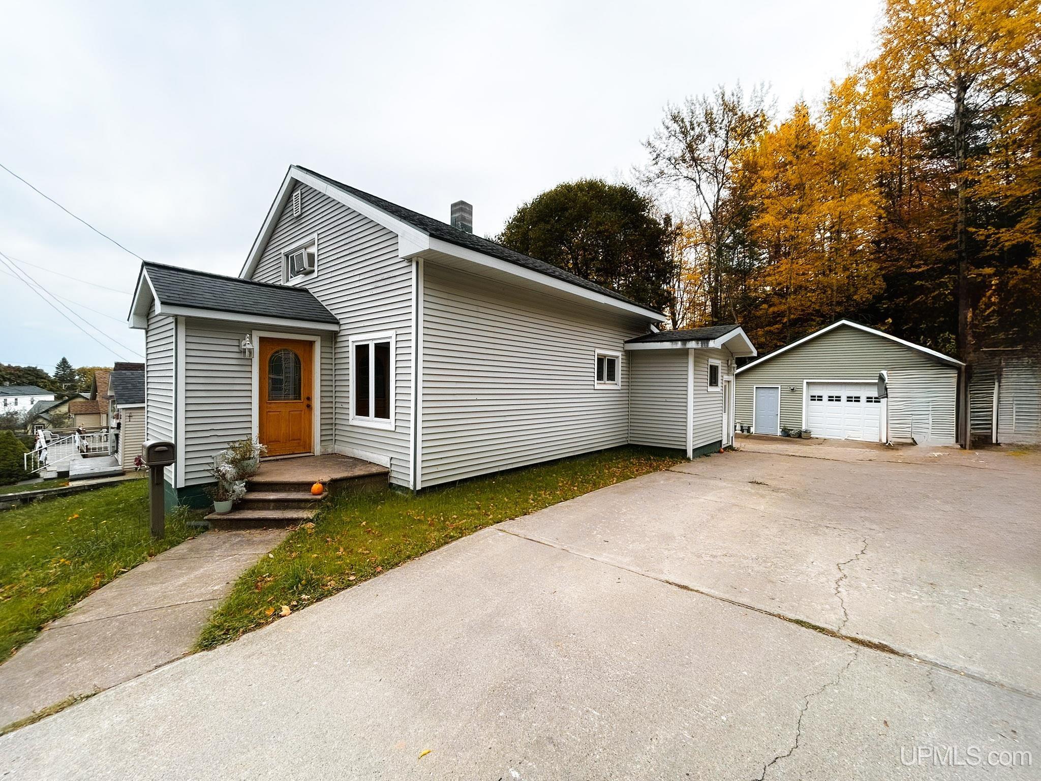 313 Fir Street — photo