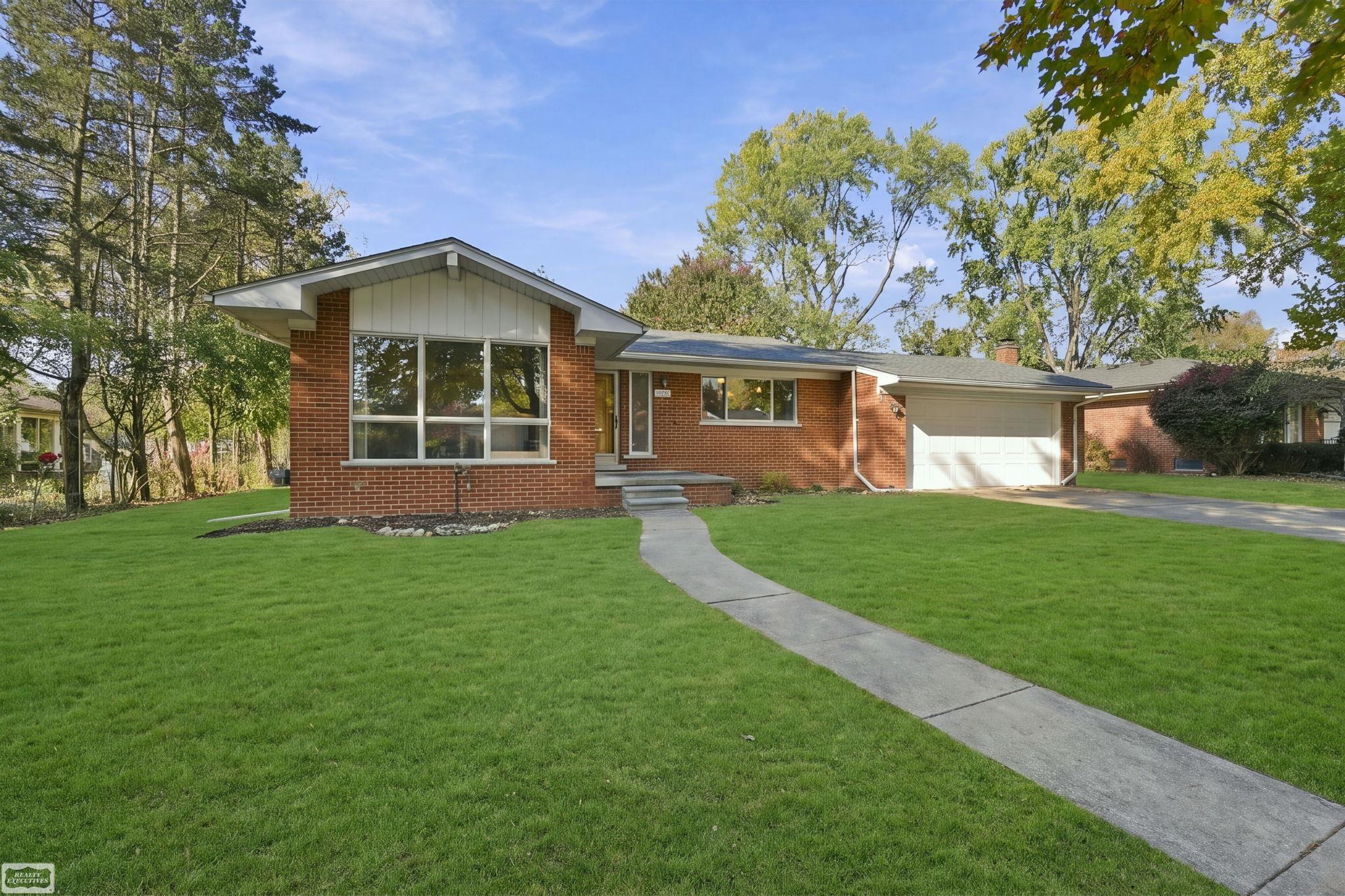 16421 Surrey Street — photo