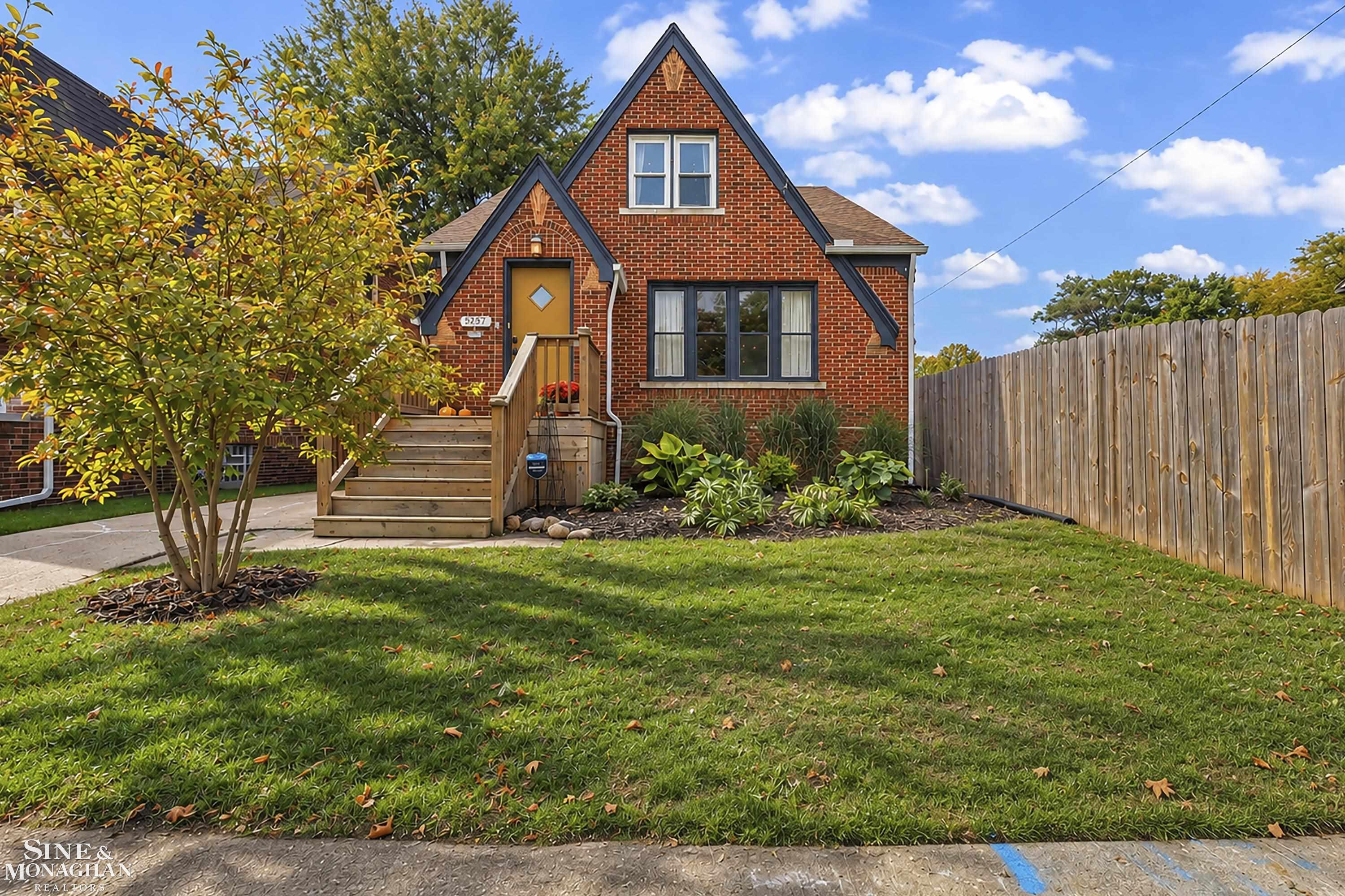 5251 Haverhill Street — photo