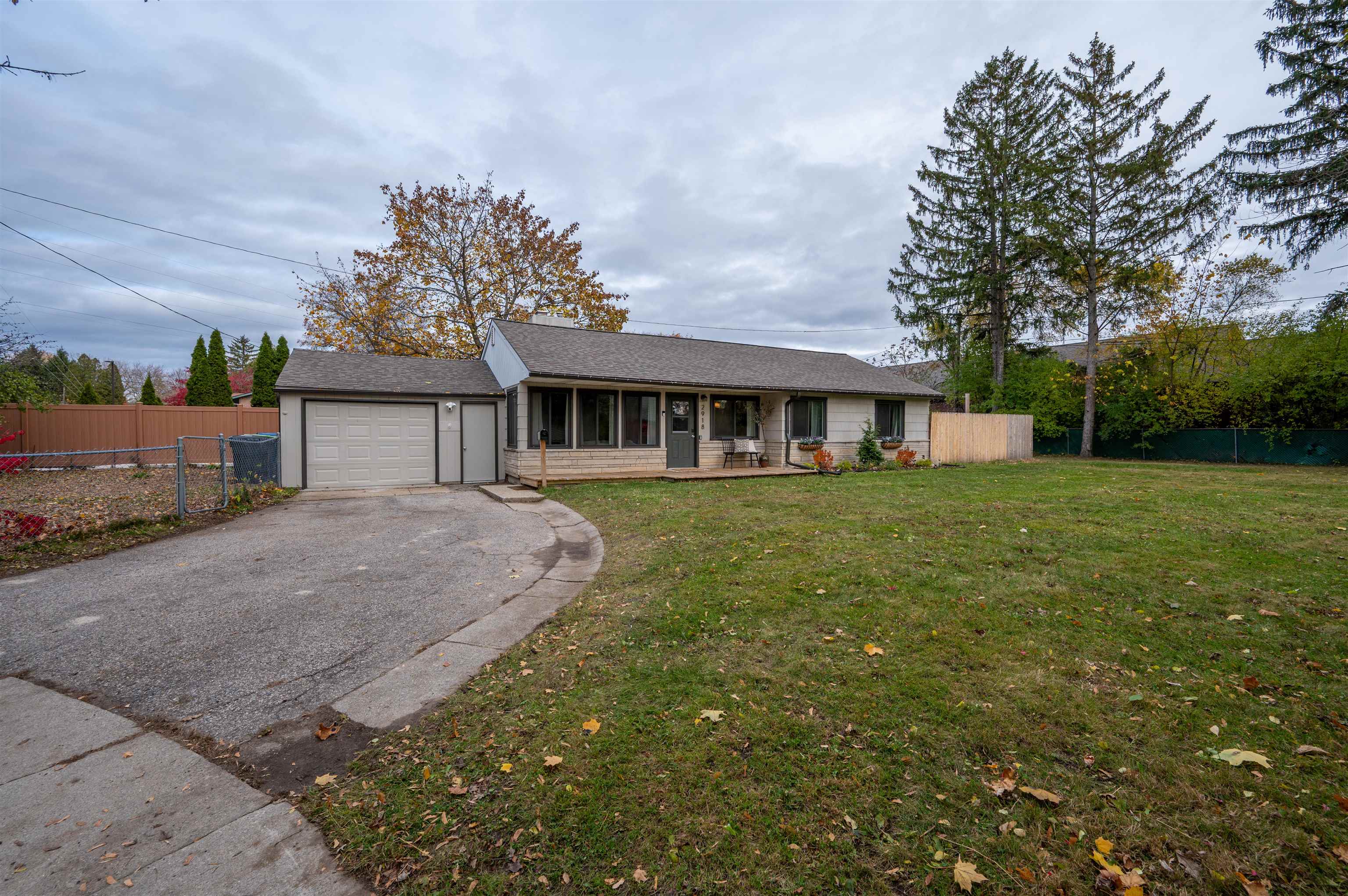 2918 Braley Court — photo