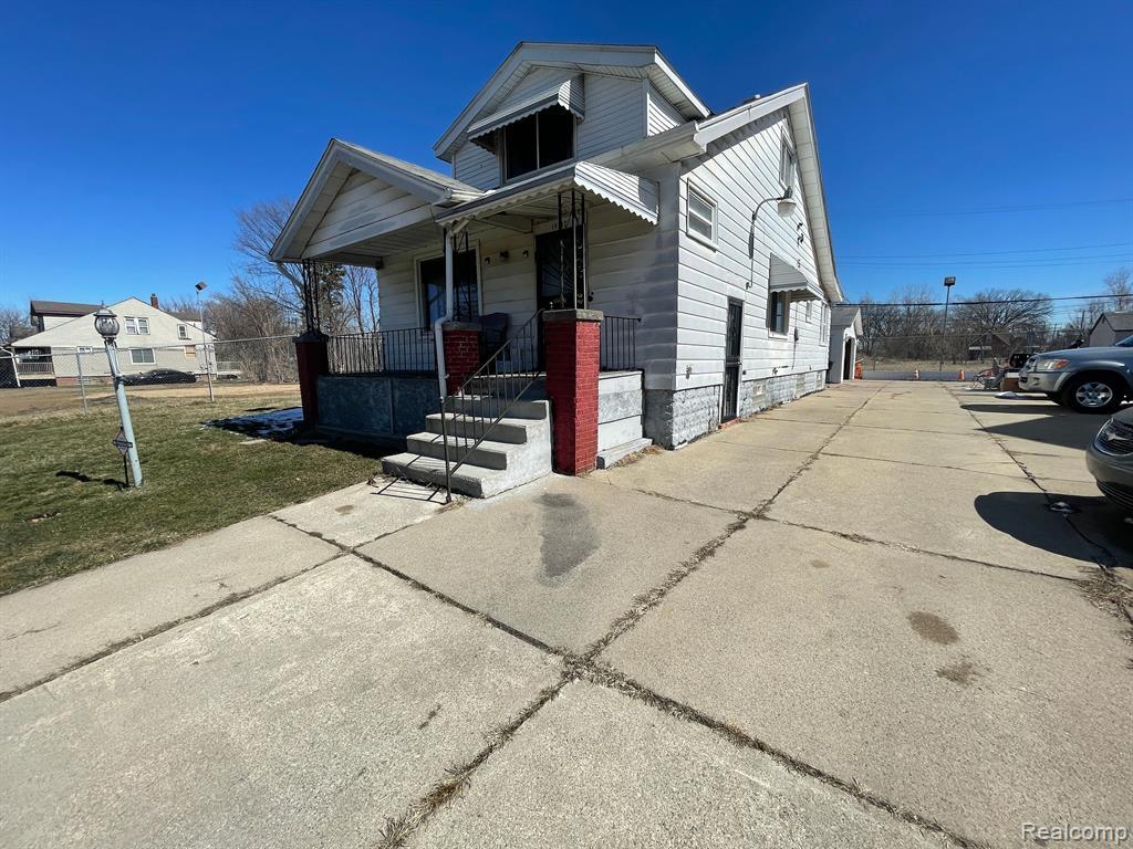19312 Danbury Street — photo