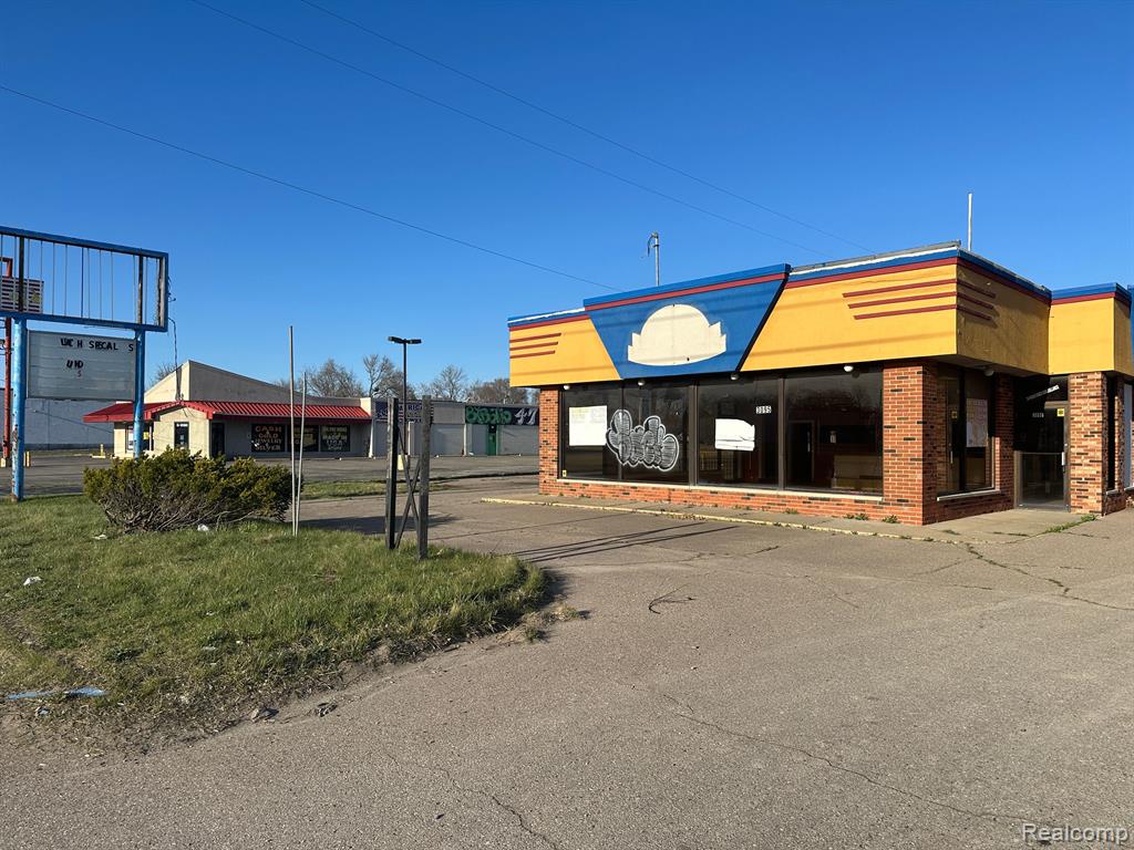 3095 S Dort Highway — photo