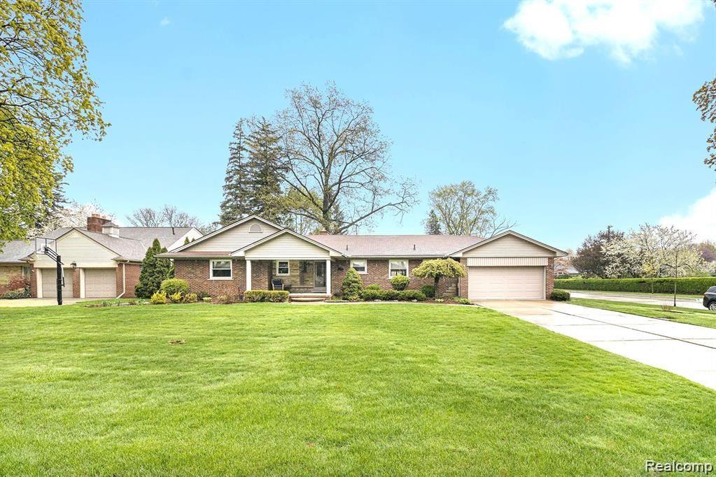 2 Ridgemont, Dearborn, MI 48124