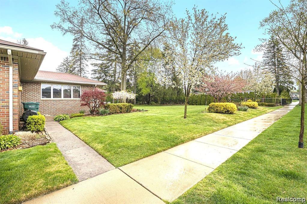 2 Ridgemont, Dearborn, MI 48124 — photo 2