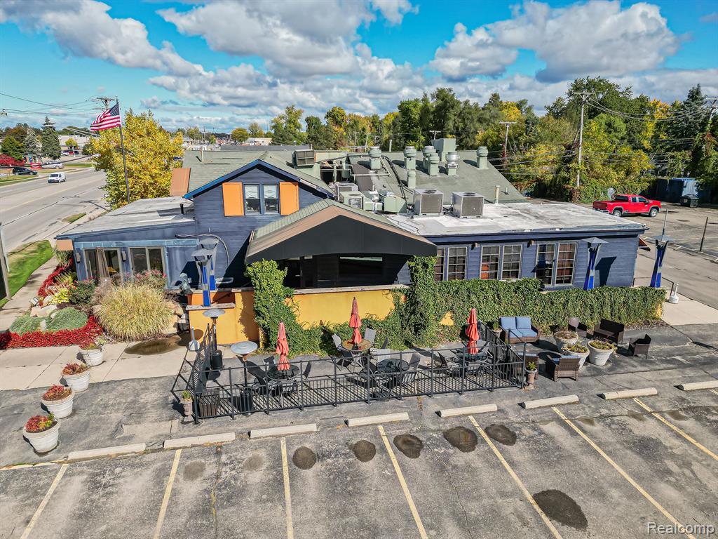801 S Lapeer Road — photo