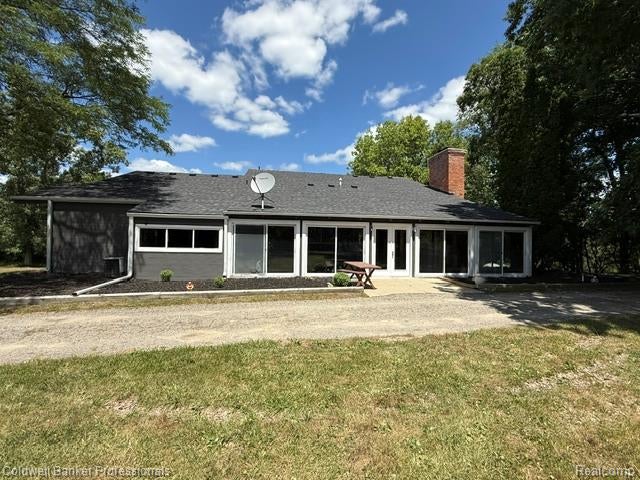 8899 Dwyer Road — photo